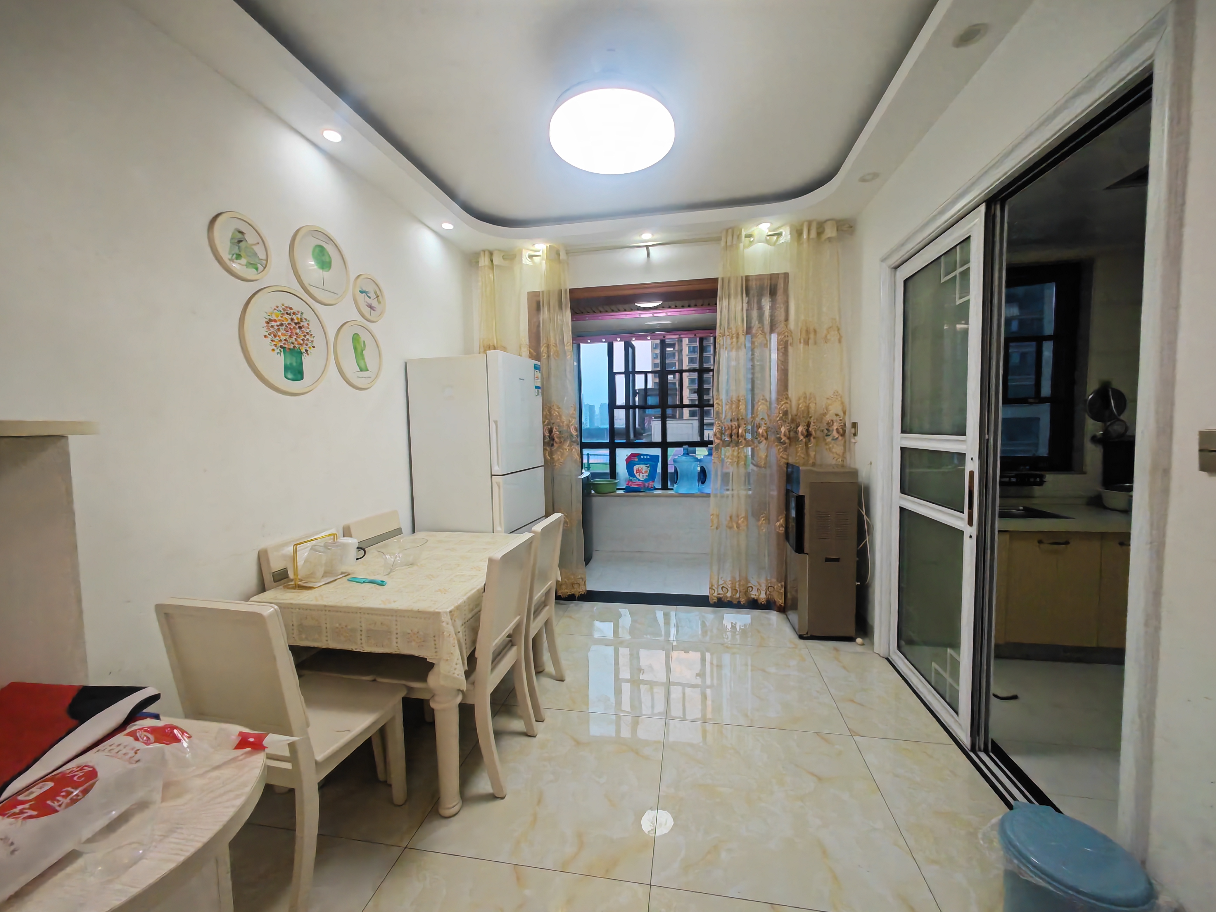 悦江山 4室2厅2卫 85.0万 悦江山 4室2厅2卫 85.0万客厅