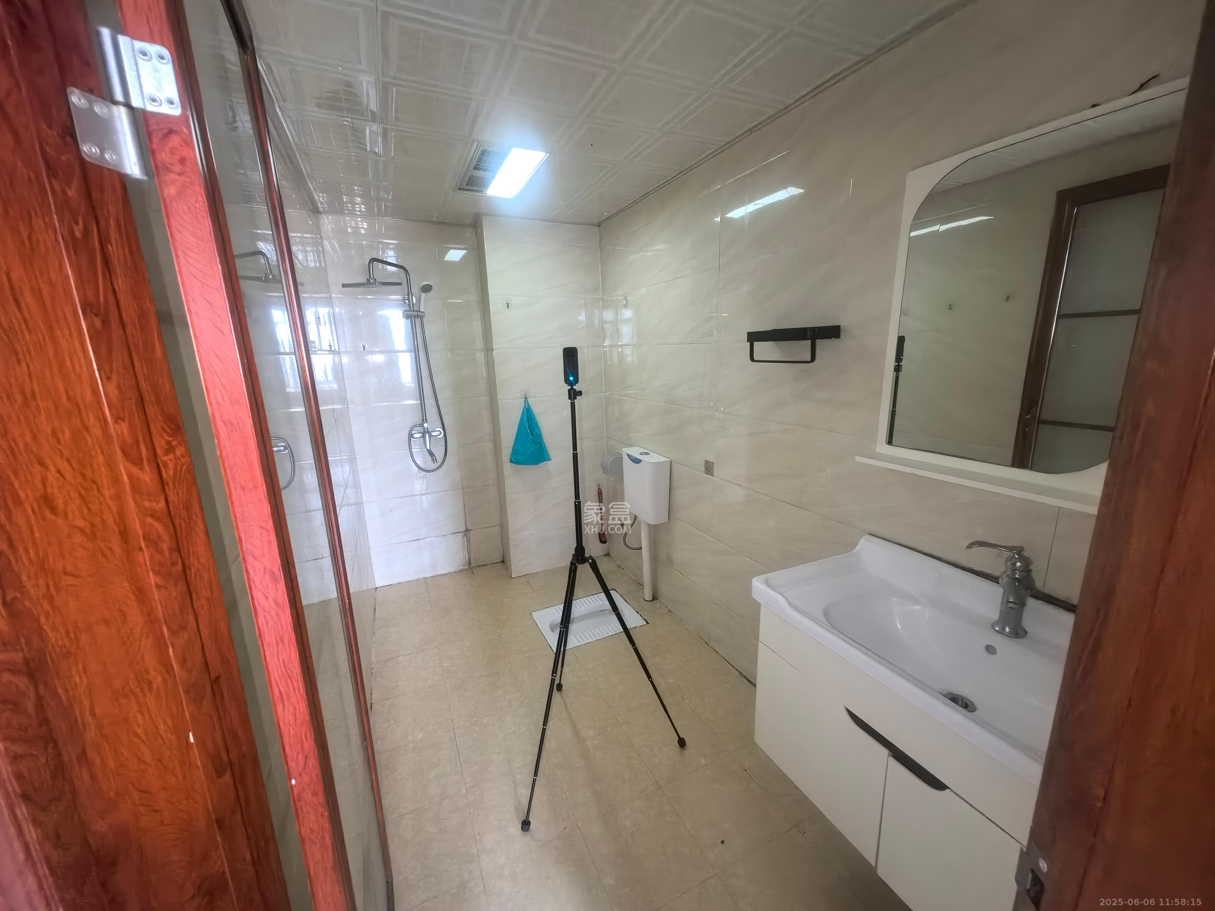 长房中庭国际(东郡华蓉广场) 1室1厅1卫 2200.0元/月 长房中庭国际(东郡华蓉广场) 1室1厅1卫 2200.0元/月室内图