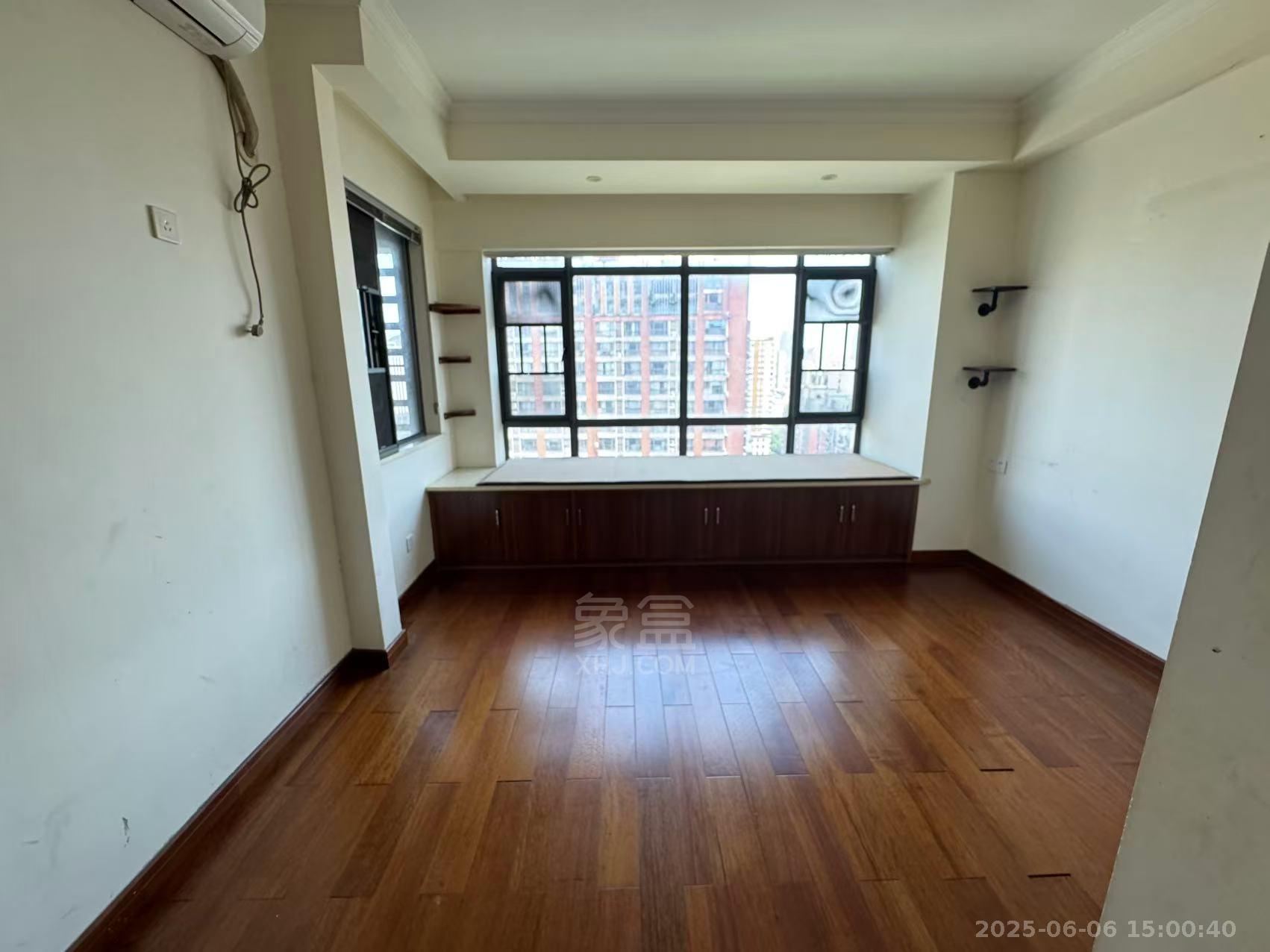 庐山春天 3室2厅1卫 2500.0元/月 庐山春天 3室2厅1卫 2500.0元/月室内图