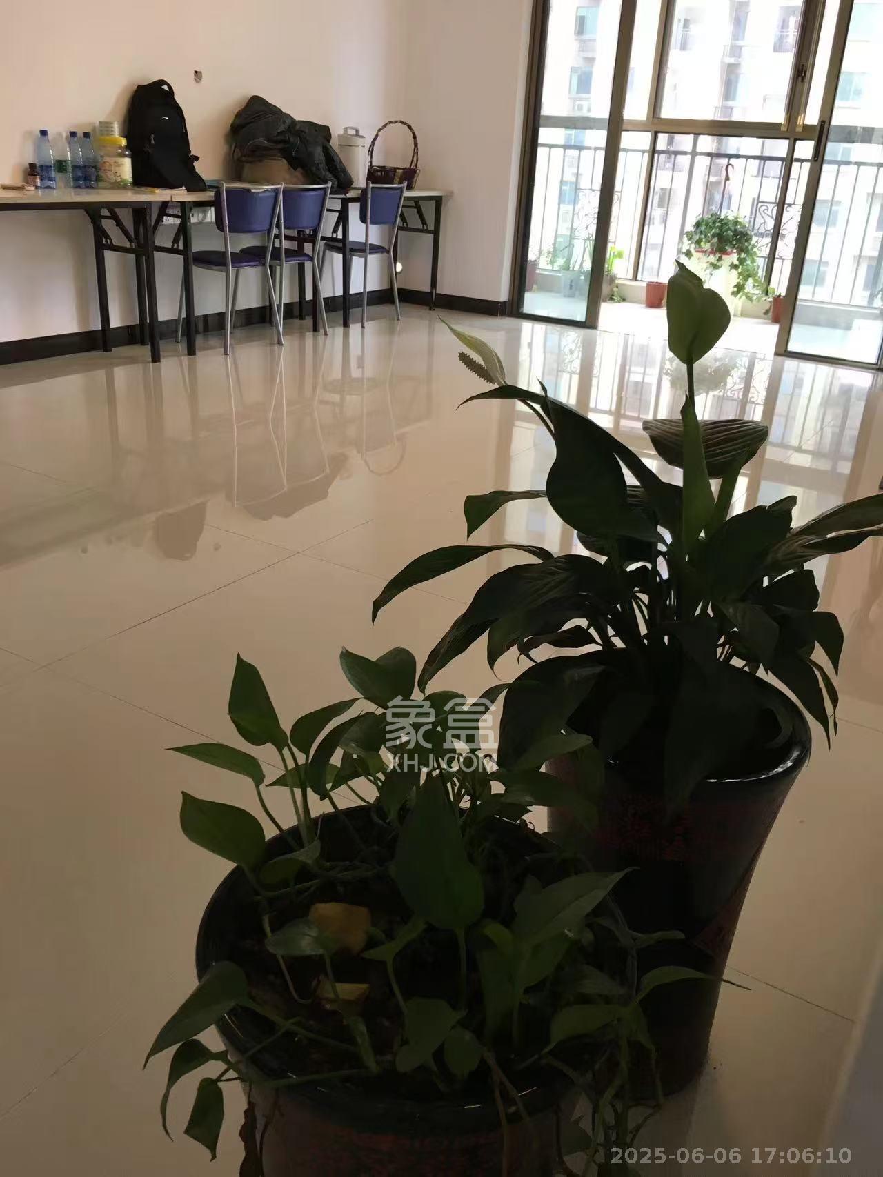 江山帝景雅典  3室2厅2卫   2700.00元/月室内图