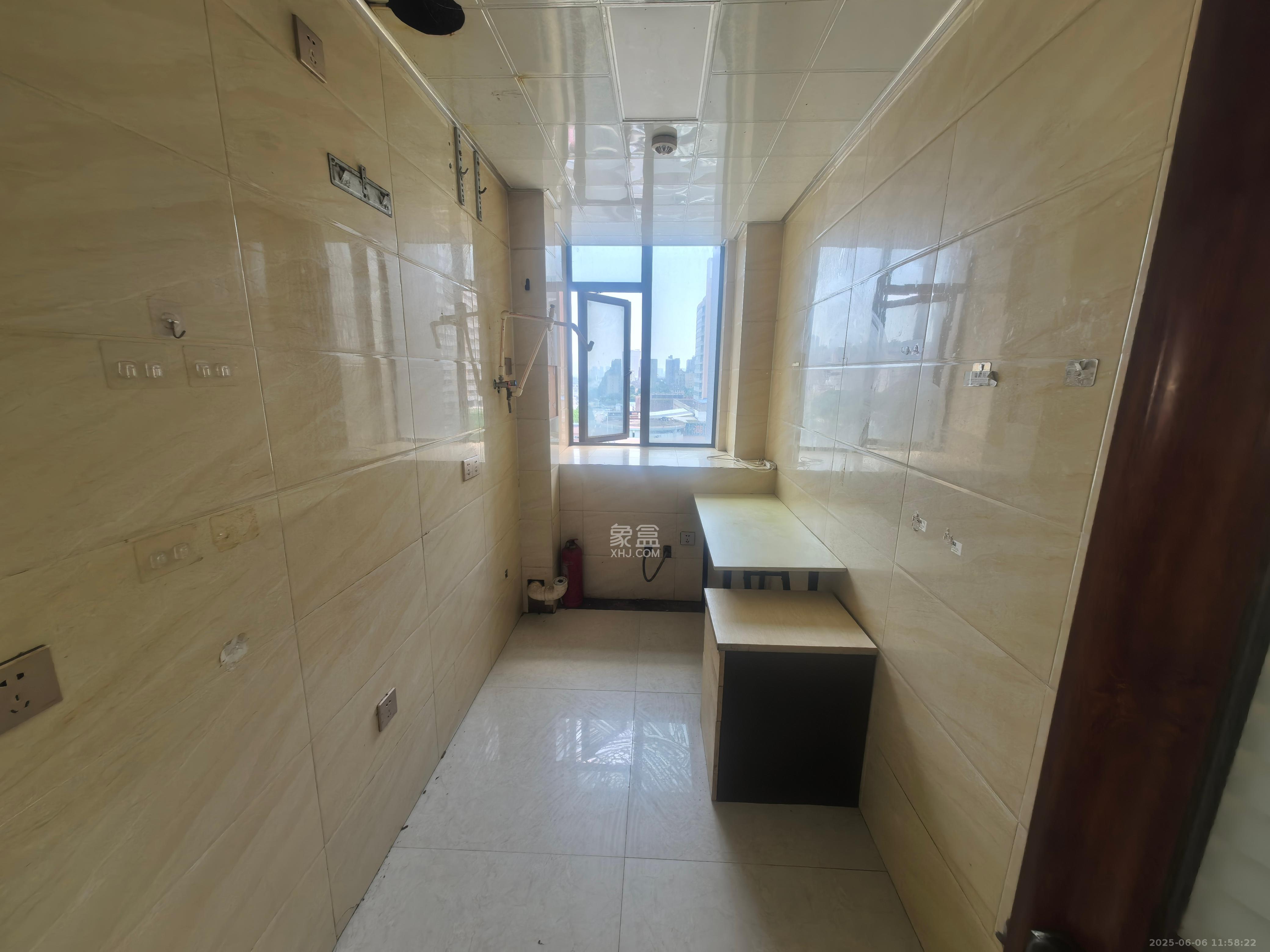 长房中庭国际(东郡华蓉广场) 1室1厅1卫 2200.0元/月 长房中庭国际(东郡华蓉广场) 1室1厅1卫 2200.0元/月室内图