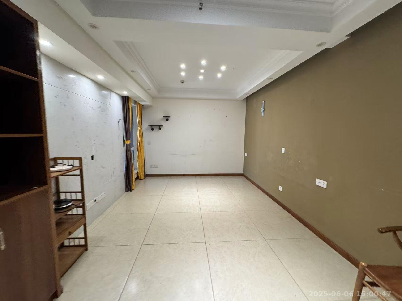 庐山春天 3室2厅1卫 2500.0元/月 庐山春天 3室2厅1卫 2500.0元/月室内图