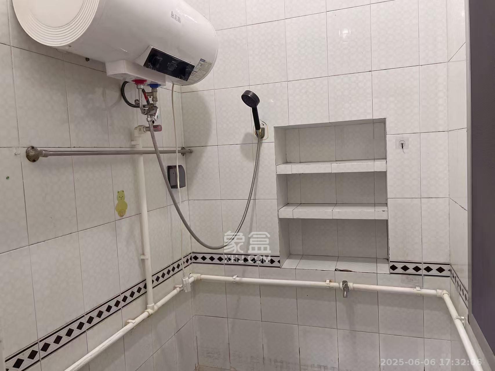 洞井商贸城 3室1厅2卫 1700.0元/月 洞井商贸城 3室1厅2卫 1700.0元/月室内图