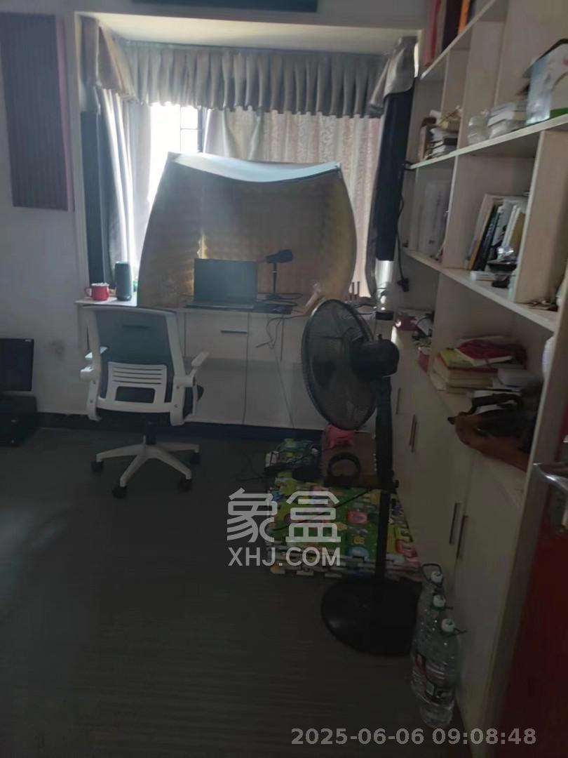 钰龙天下一期  3室2厅2卫   2800.00元/月室内图