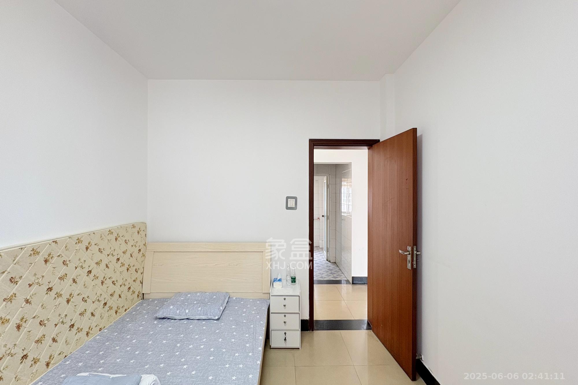 五一华府 4室2厅2卫 168.0万 五一华府 4室2厅2卫 168.0万卧室