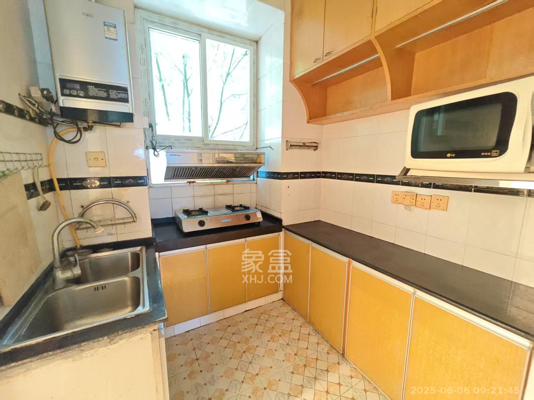 南湖路水工机械厂宿舍 2室1厅1卫 1300.0元/月 南湖路水工机械厂宿舍 2室1厅1卫 1300.0元/月室内图