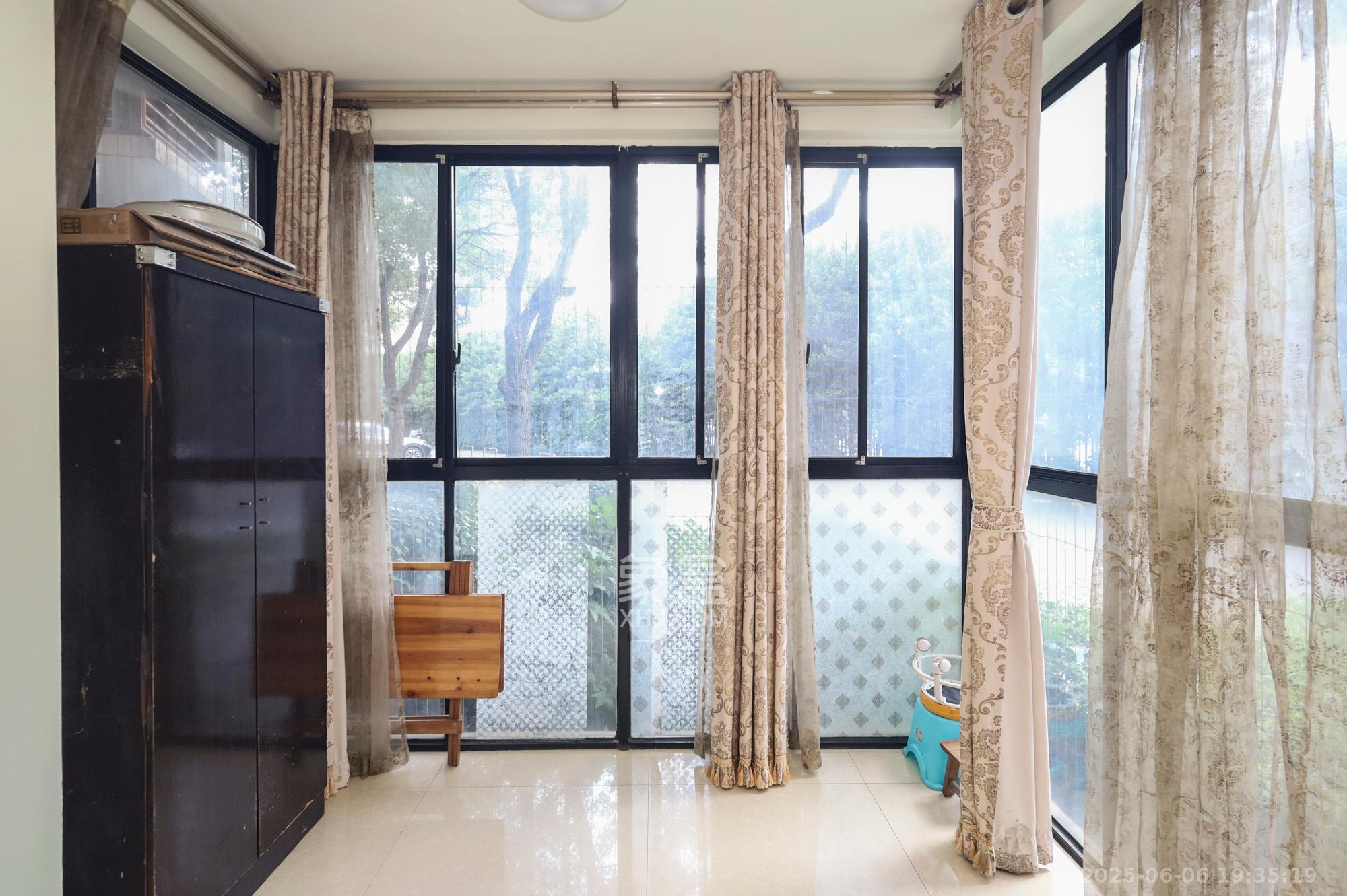 山语城一期  1室2厅1卫    54.8万阳台