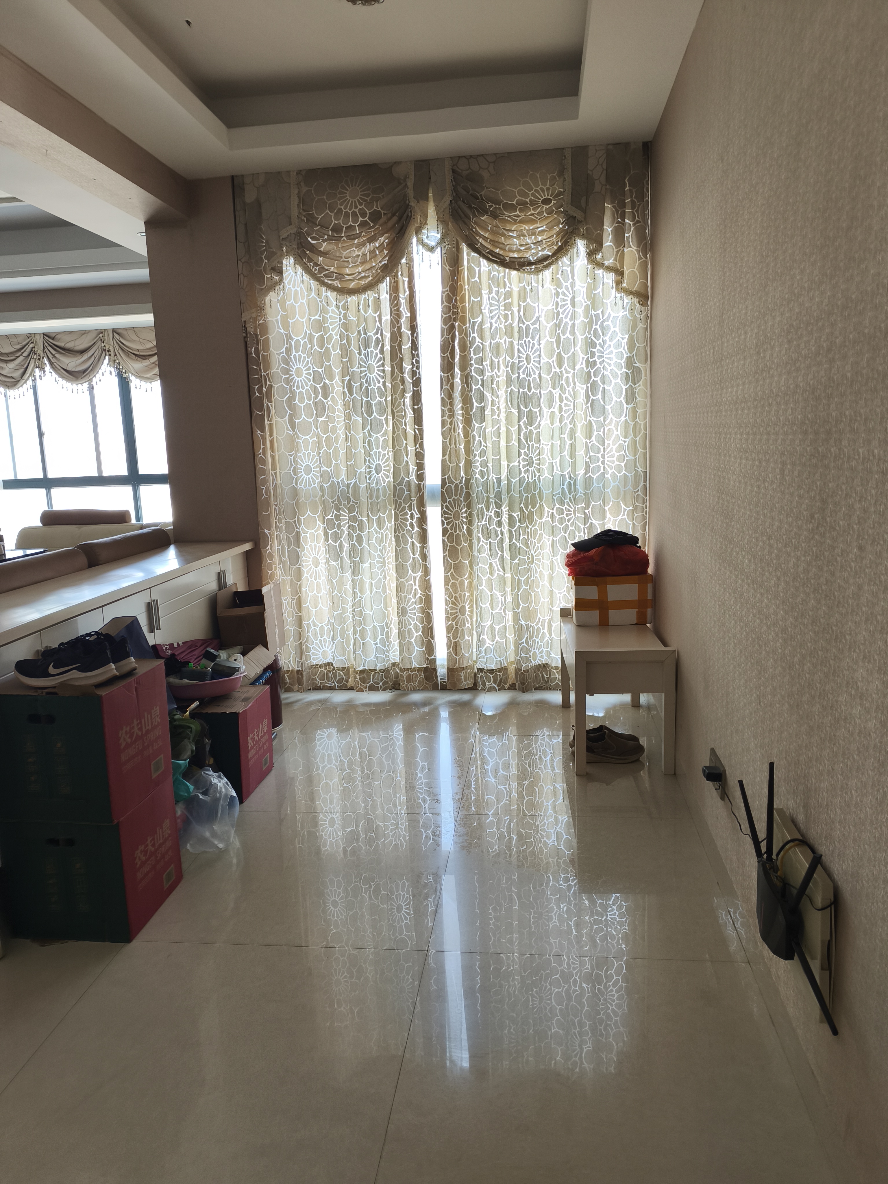 兰贵园  3室2厅2卫   76.40万客厅