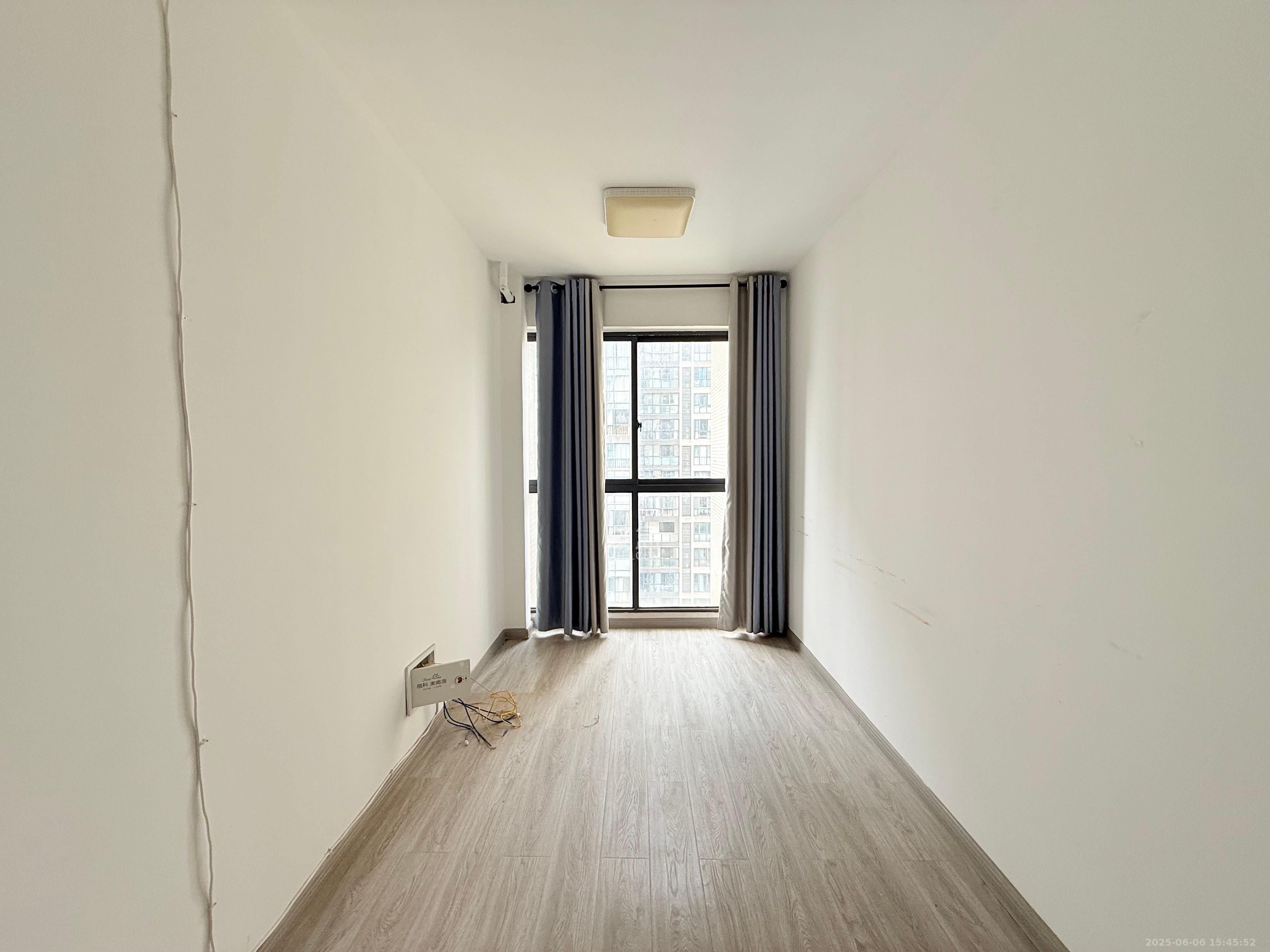 融科东南海  4室2厅2卫    3600.0元/月 融科东南海  4室2厅2卫    3600.0元/月室内图