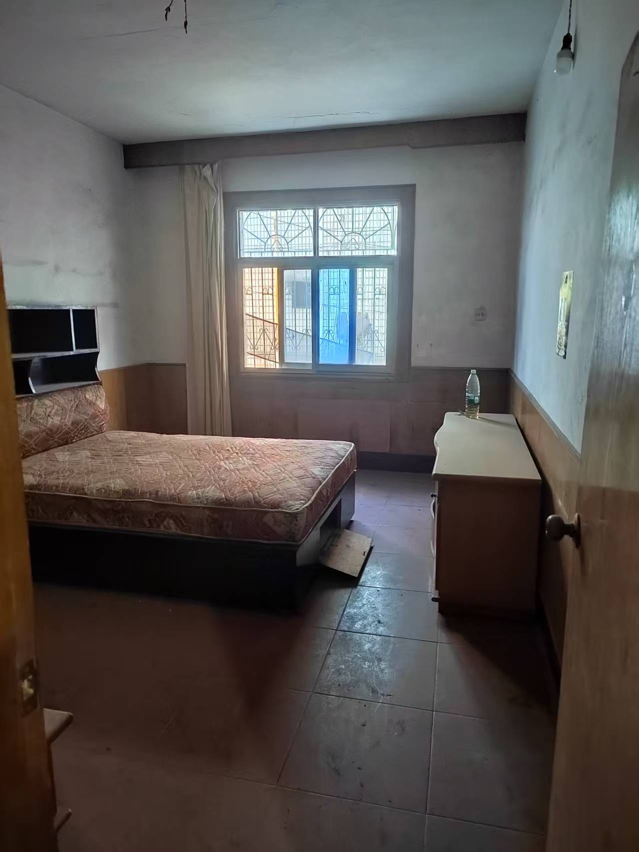 玉龙公司家属楼 2室1厅1卫 15.8万 玉龙公司家属楼 2室1厅1卫 15.8万客厅