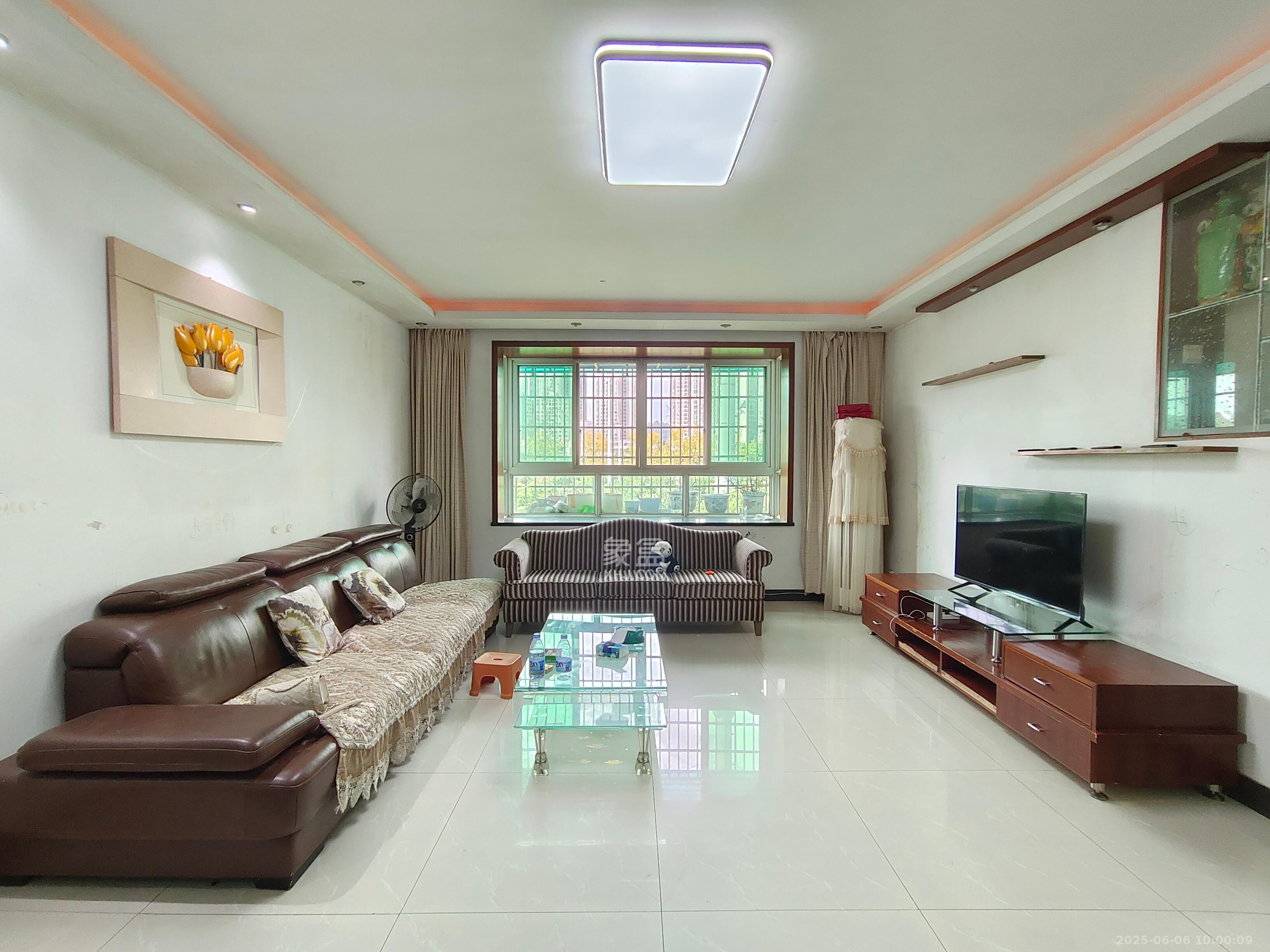 欣胜园 4室2厅1卫 2500.0元/月 欣胜园 4室2厅1卫 2500.0元/月室内图