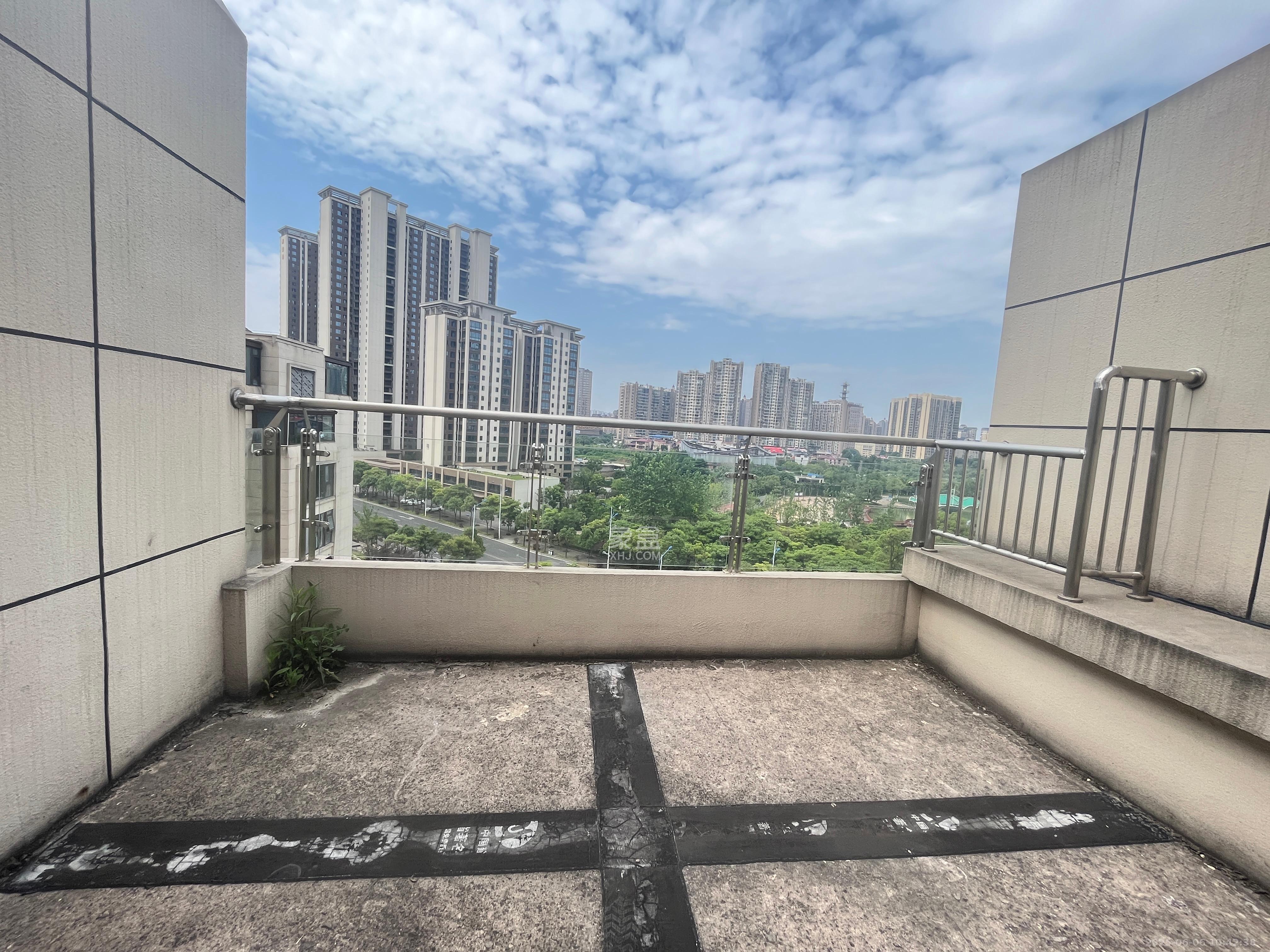 长房时代公馆  5室2厅2卫   195.00万室内图