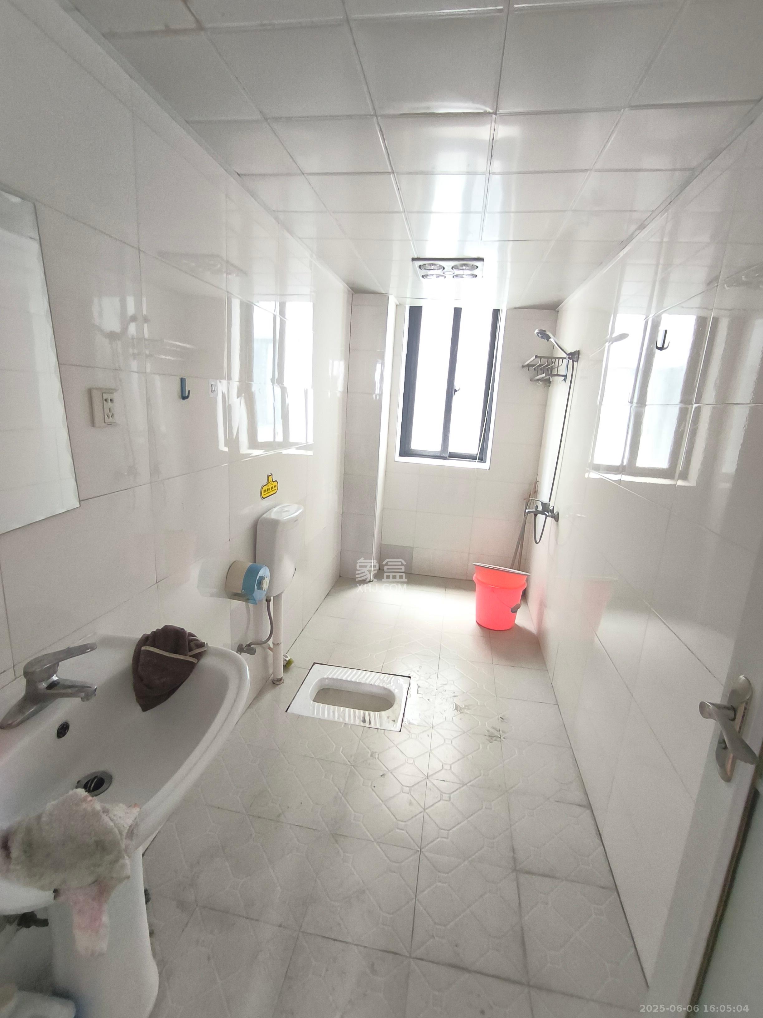 上庭苑  3室2厅2卫    2000.0元/月 上庭苑  3室2厅2卫    2000.0元/月室内图