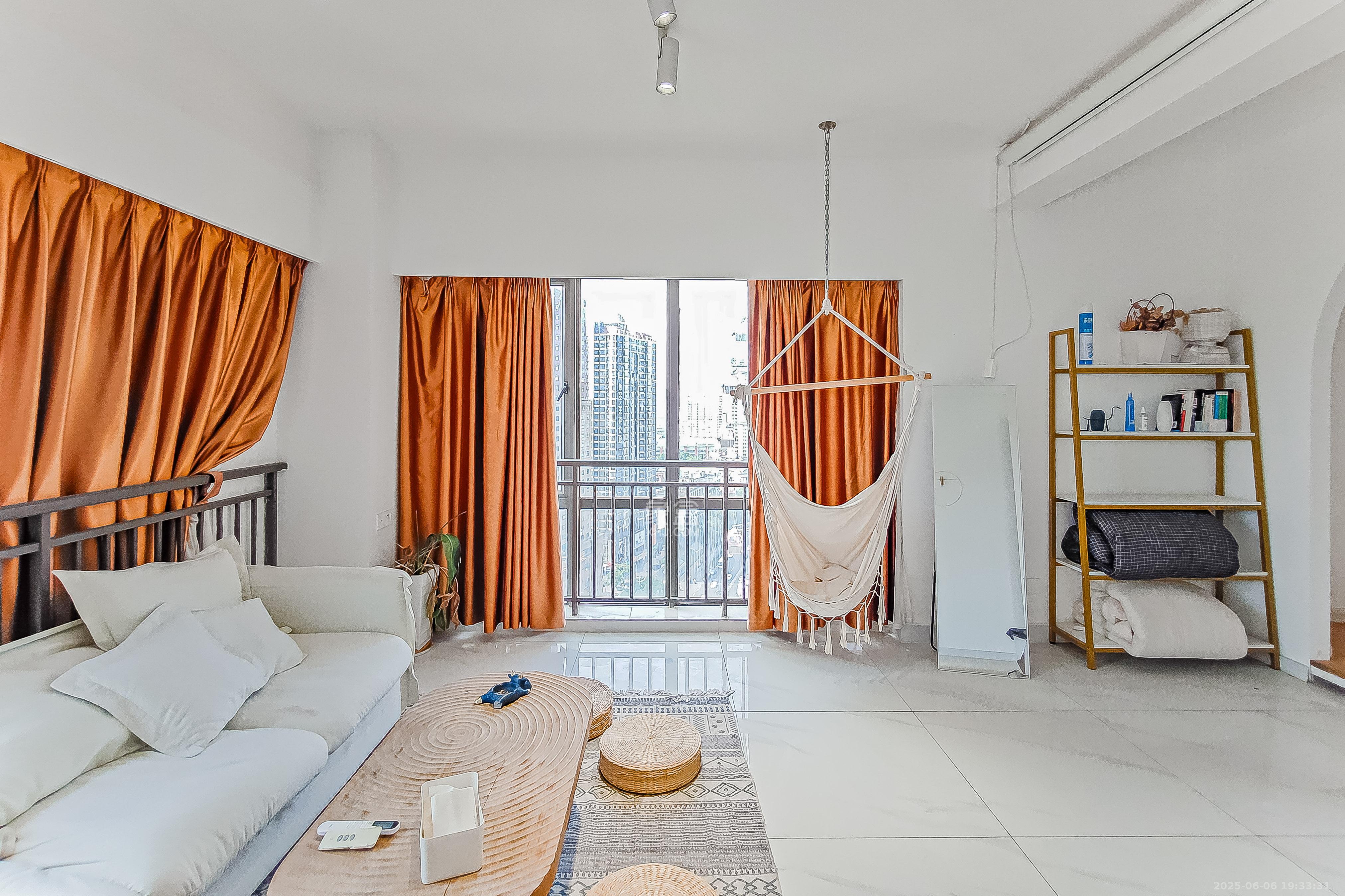 摩天一号  2室1厅1卫    59.9万客厅