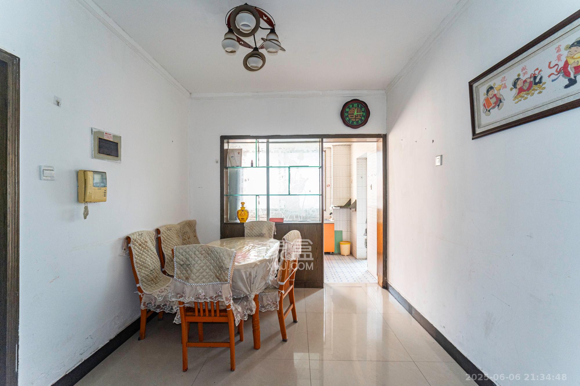 阳光丽景  3室2厅1卫    69.8万 阳光丽景  3室2厅1卫    69.8万客厅