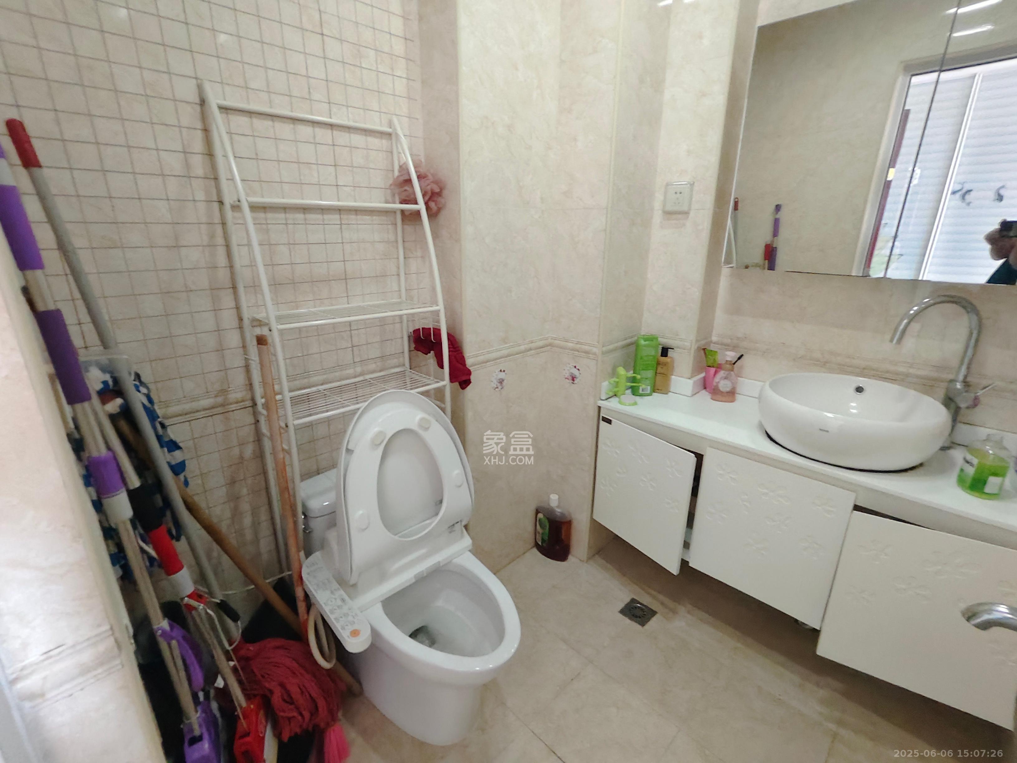 观湖公寓  1室1厅1卫   1600.00元/月室内图
