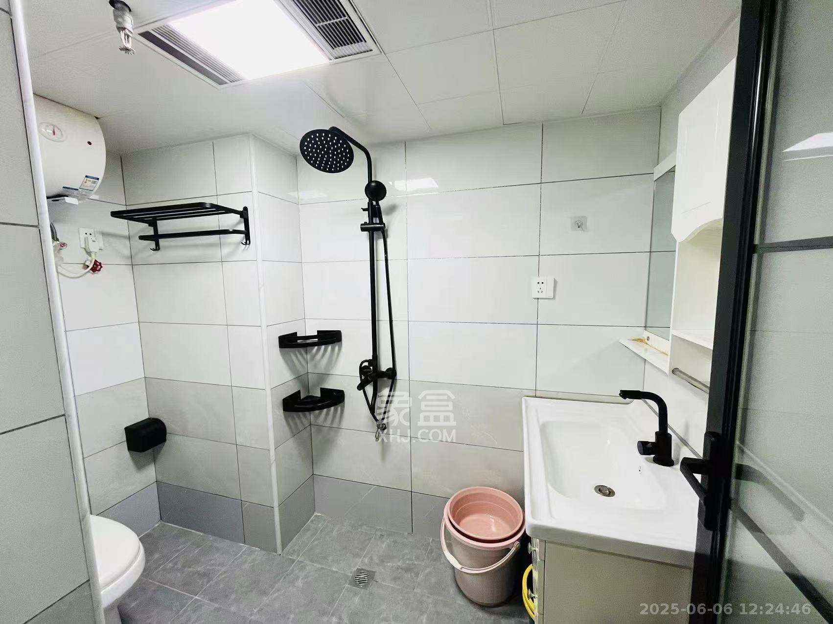 东盈商业广场(华泉城市广场)  2室1厅1卫    2300.0元/月 东盈商业广场(华泉城市广场)  2室1厅1卫    2300.0元/月室内图