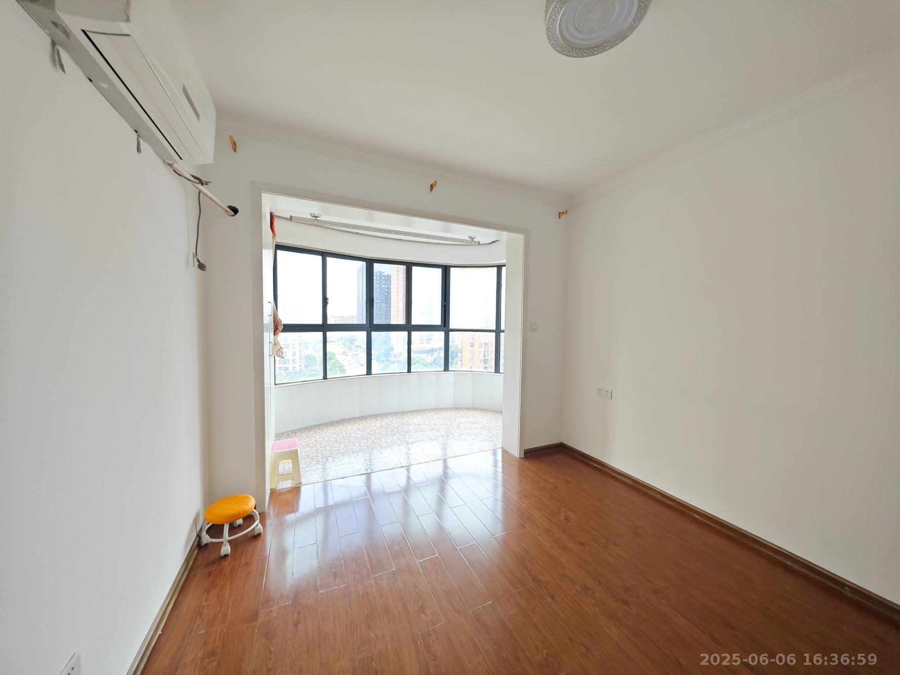 五矿万境水岸一期(万境水岸嘉苑) 3室2厅1卫 96.0万 五矿万境水岸一期(万境水岸嘉苑) 3室2厅1卫 96.0万卧室