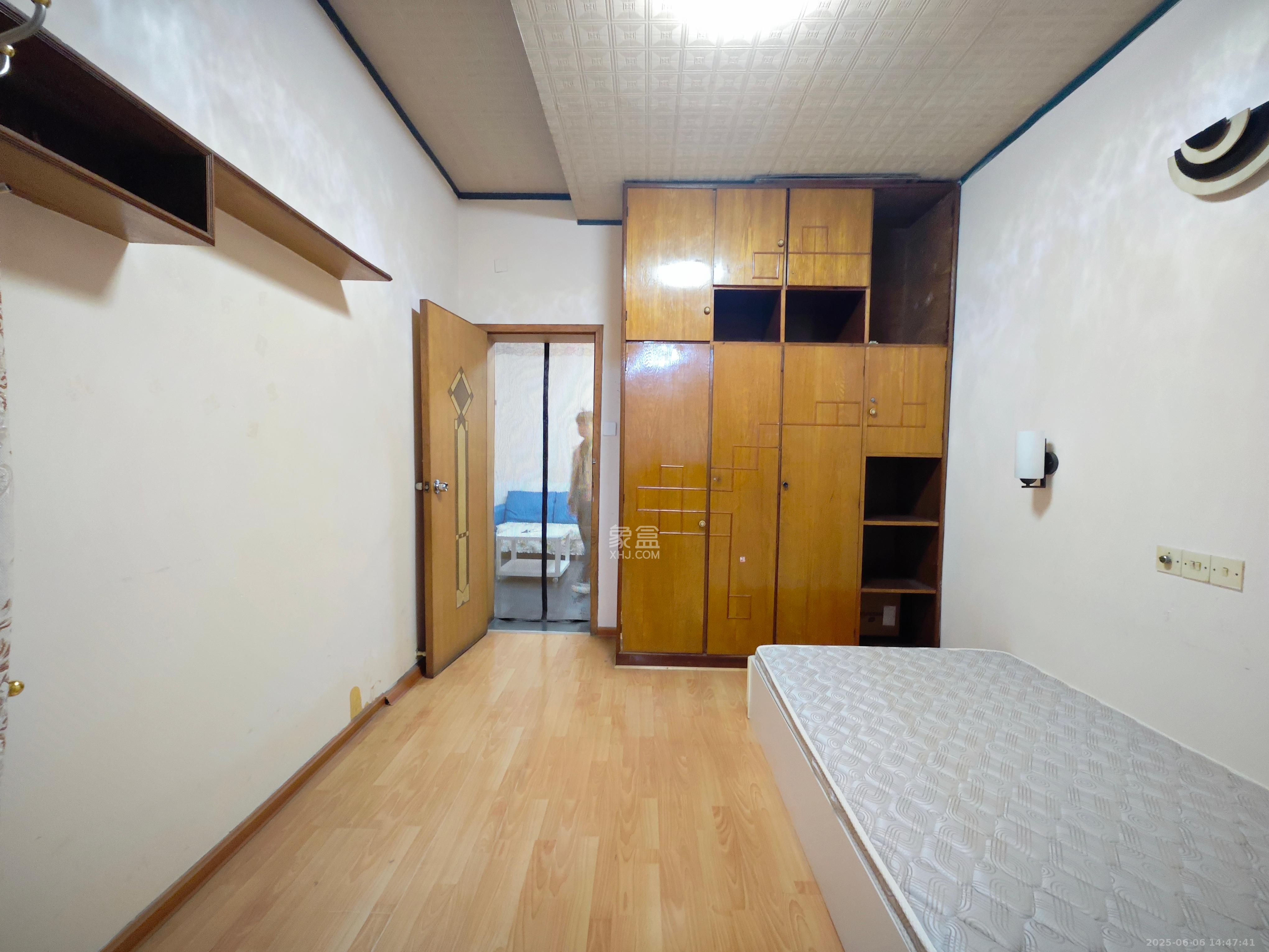 营盘东路、营盘西路散盘 2室1厅1卫 2300.0元/月 营盘东路、营盘西路散盘 2室1厅1卫 2300.0元/月室内图