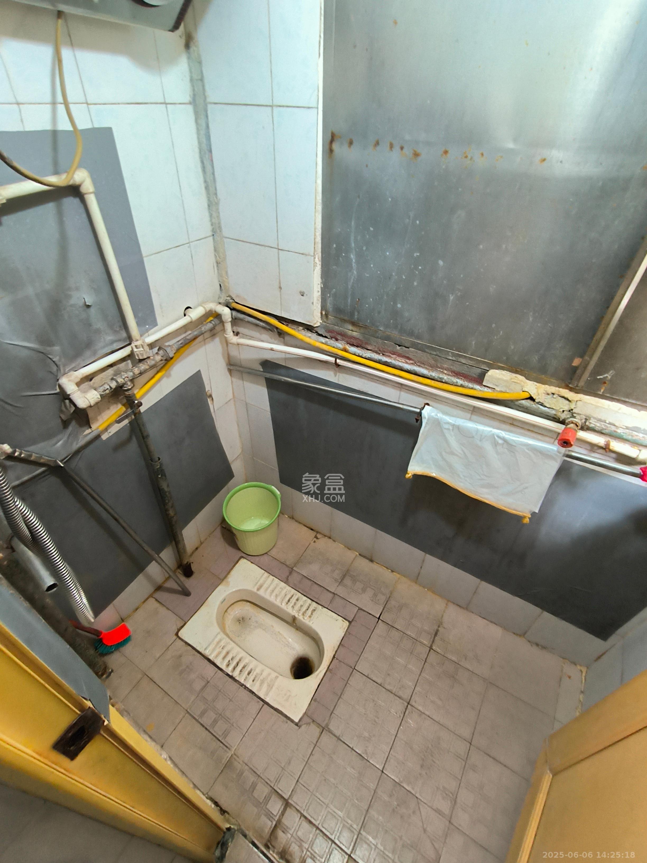 桐荫里社区 4室1厅2卫 2300.0元/月 桐荫里社区 4室1厅2卫 2300.0元/月室内图