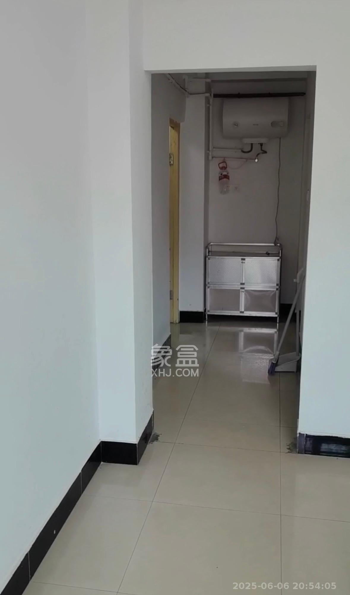 高岭小区 2室2厅1卫 1400.0元/月 高岭小区 2室2厅1卫 1400.0元/月室内图