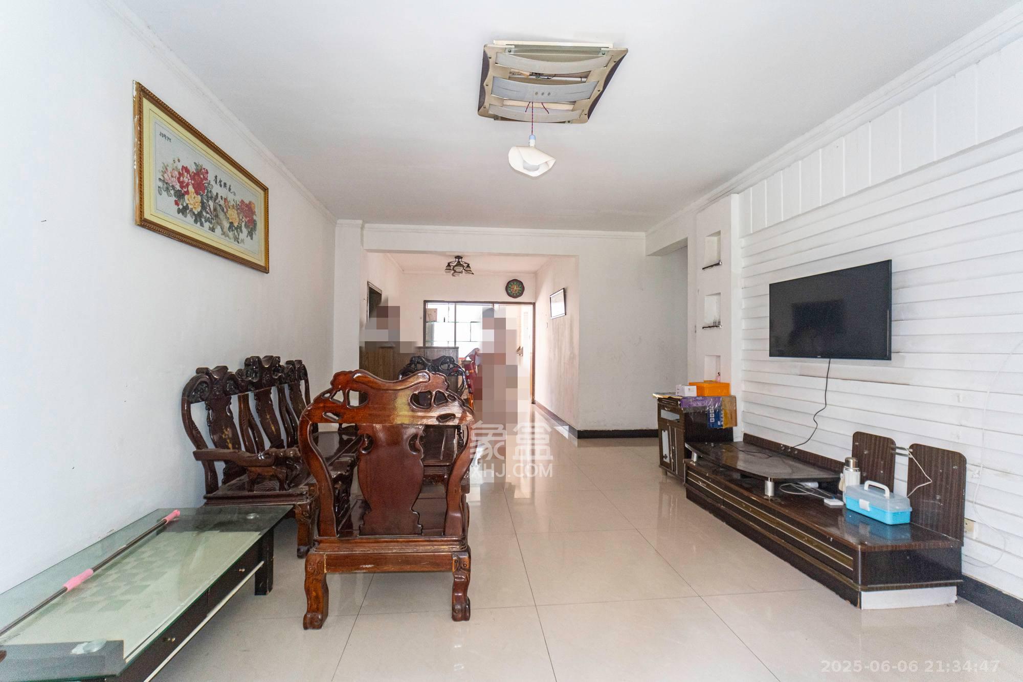 阳光丽景  3室2厅1卫    69.8万 阳光丽景  3室2厅1卫    69.8万客厅