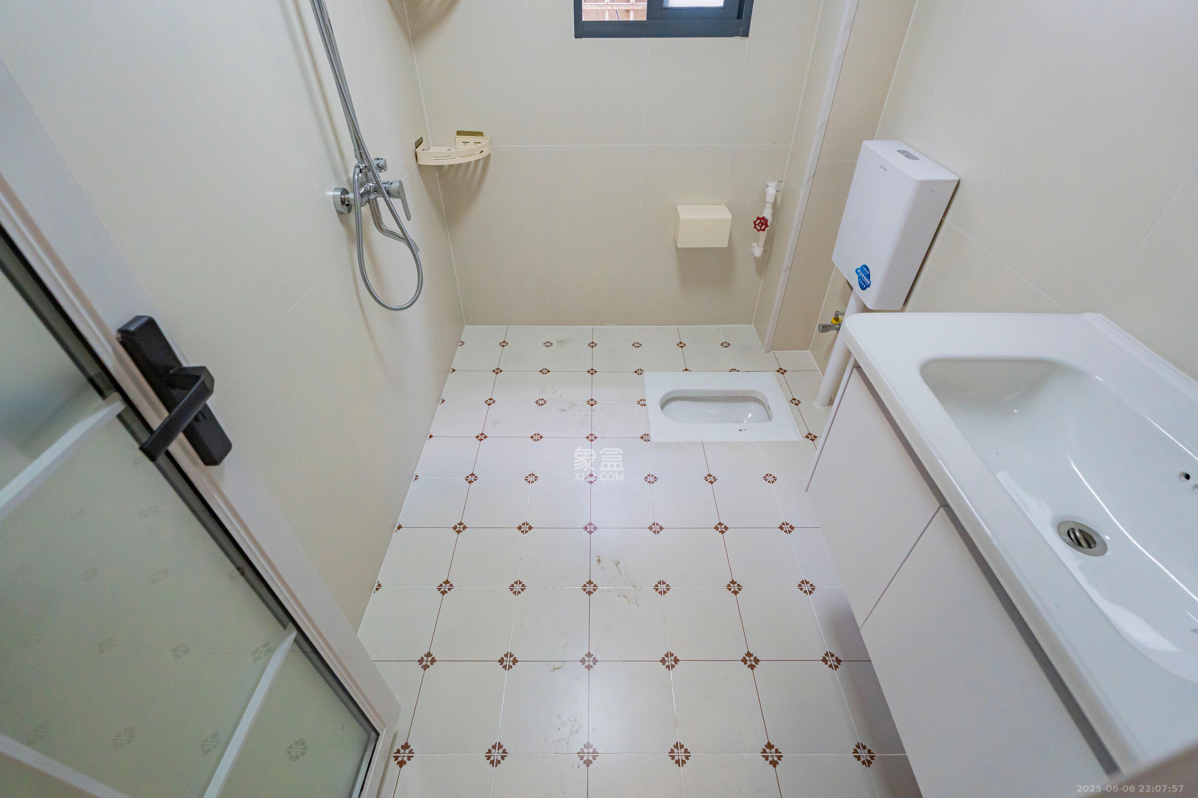 动力南苑 3室1厅1卫 58.0万 动力南苑 3室1厅1卫 58.0万卫生间