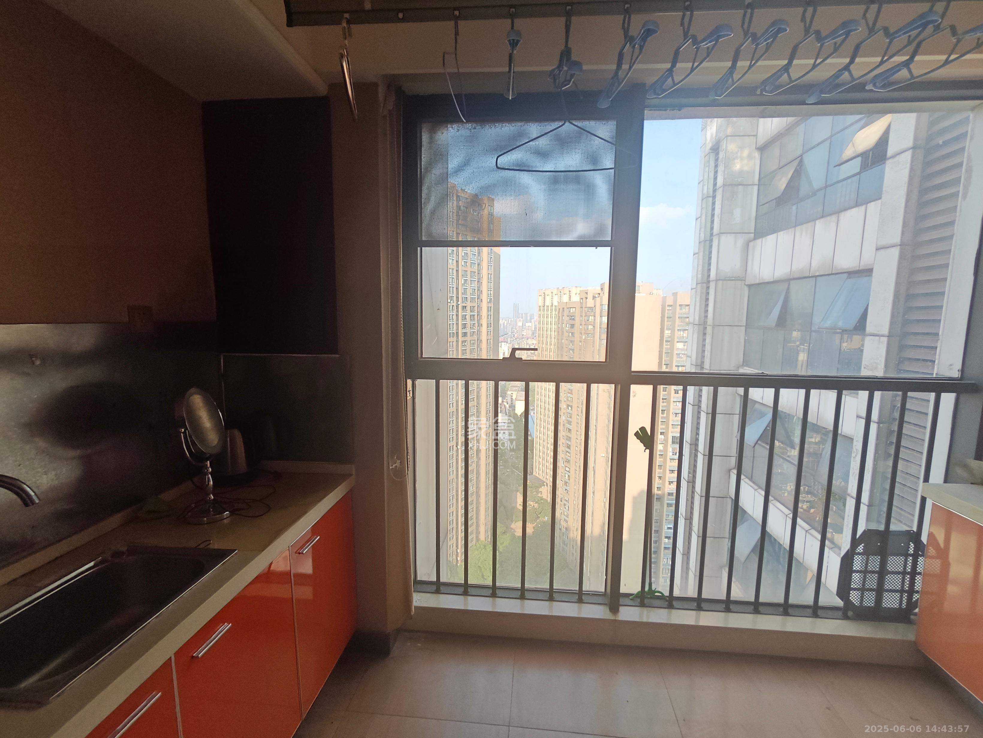 东塘瑞府  1室1厅1卫    1700.0元/月 东塘瑞府  1室1厅1卫    1700.0元/月室内图