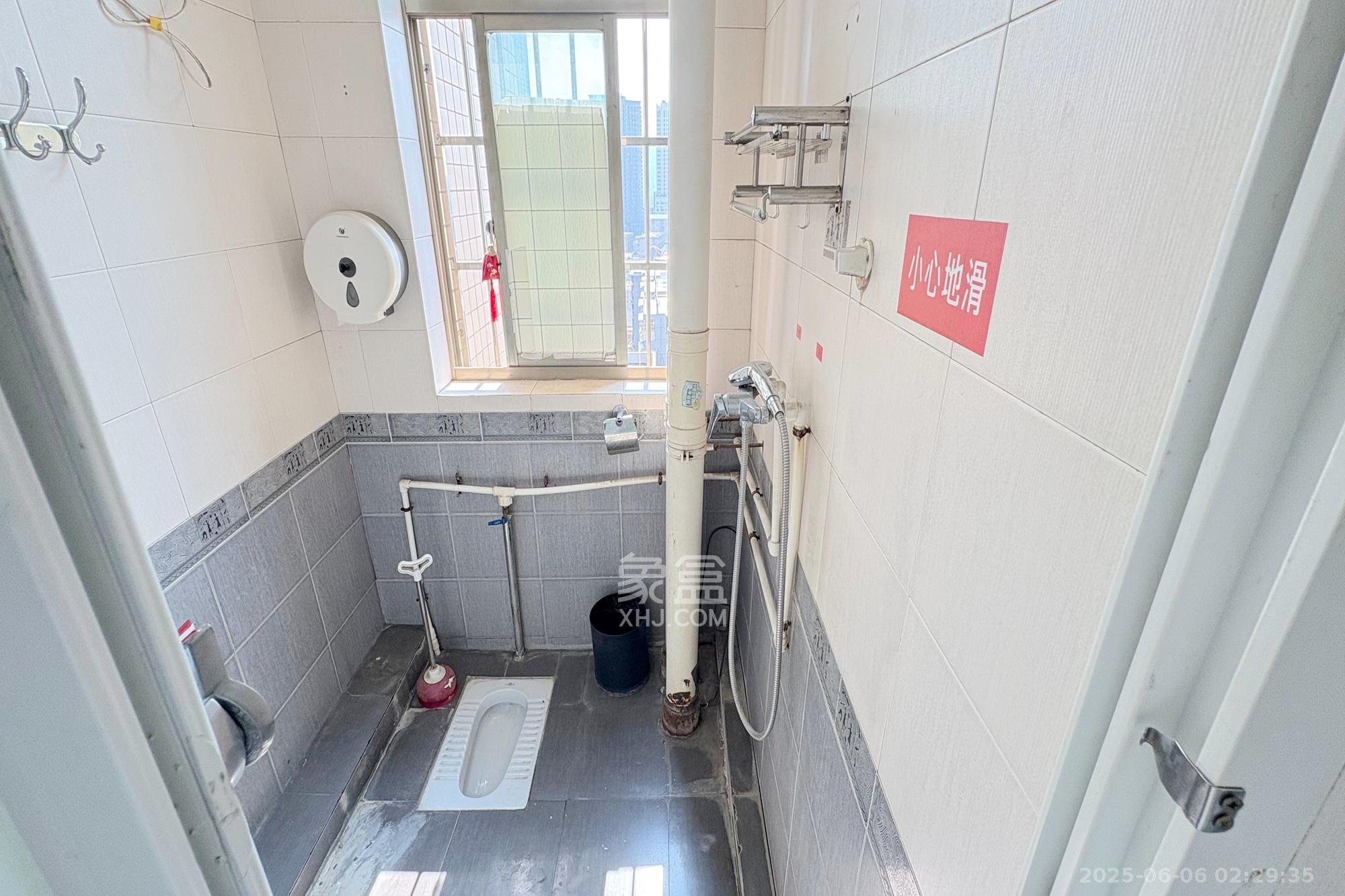 王府井公寓(福源公寓) 3室2厅1卫 200.0万 王府井公寓(福源公寓) 3室2厅1卫 200.0万卫生间