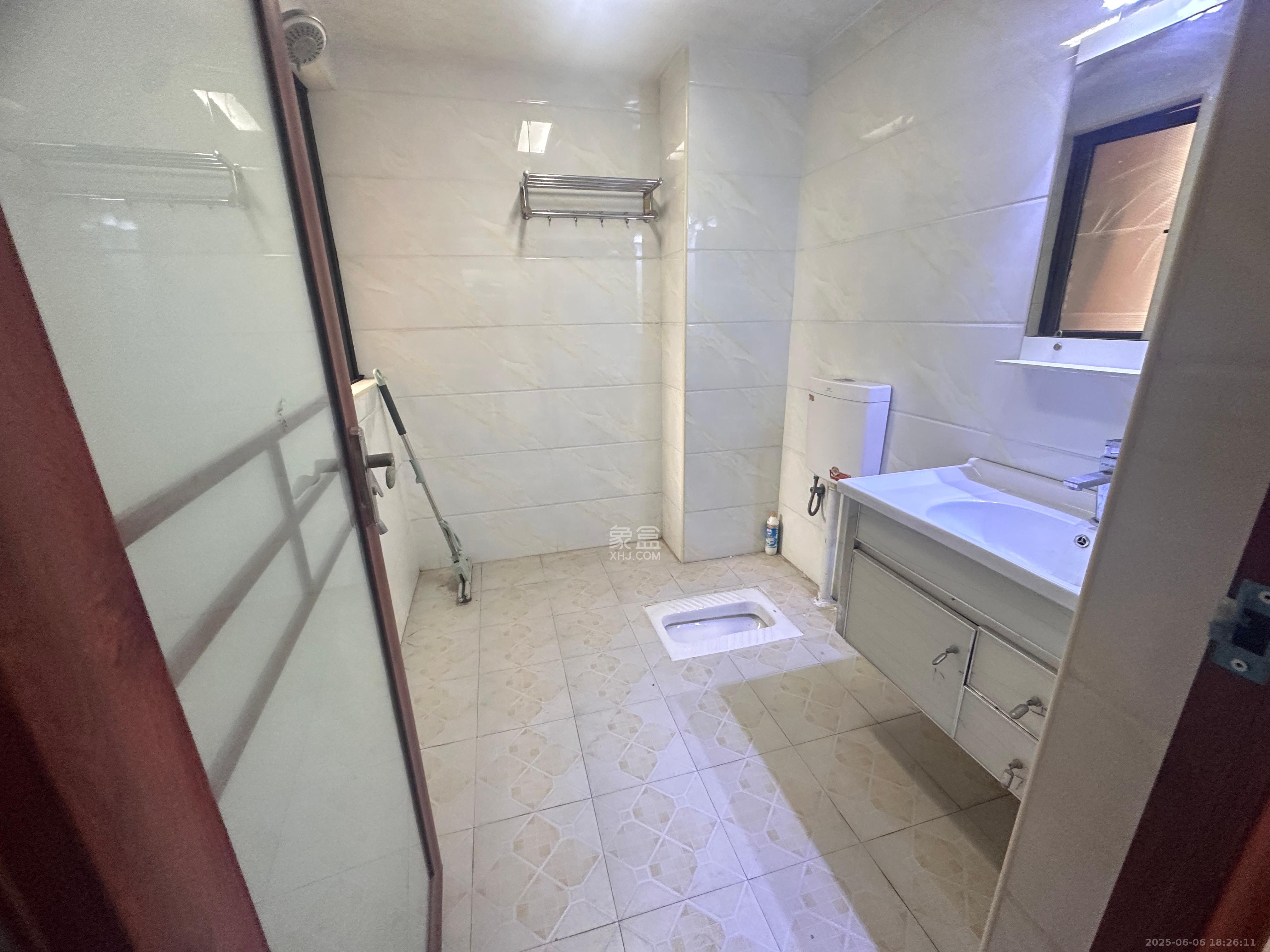 金侨城 3室2厅2卫 1500.0元/月 金侨城 3室2厅2卫 1500.0元/月室内图