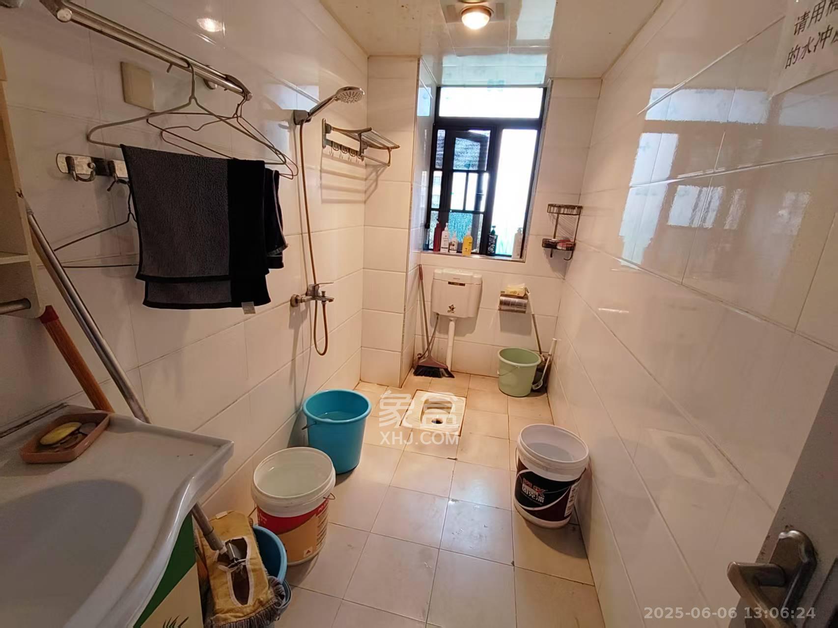 水岸世景  3室2厅2卫   2300.00元/月室内图