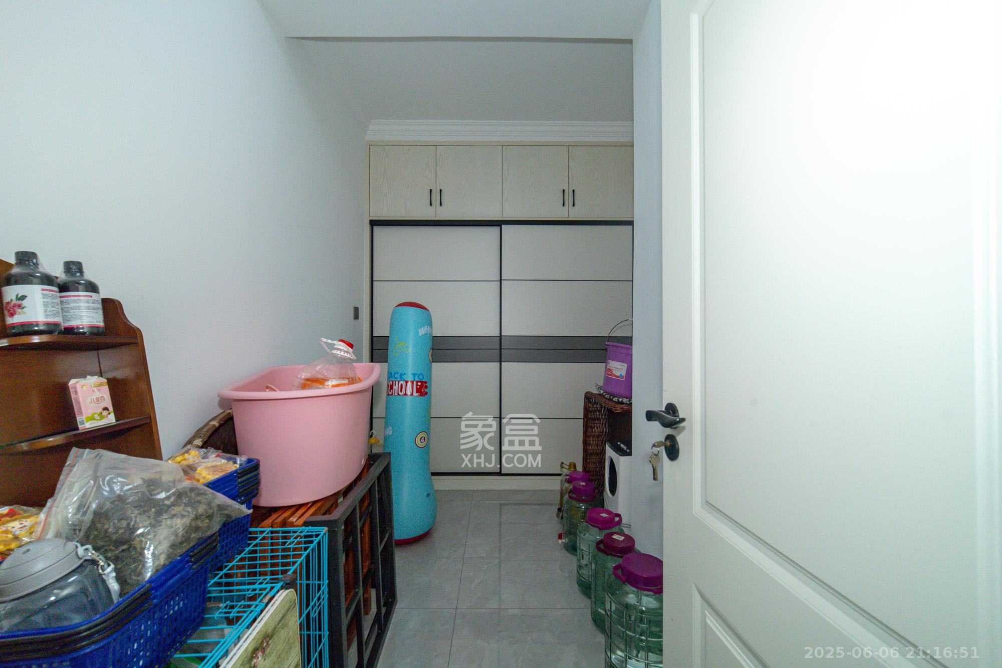 大众传媒教师公寓 2室2厅2卫 60.0万 大众传媒教师公寓 2室2厅2卫 60.0万卧室