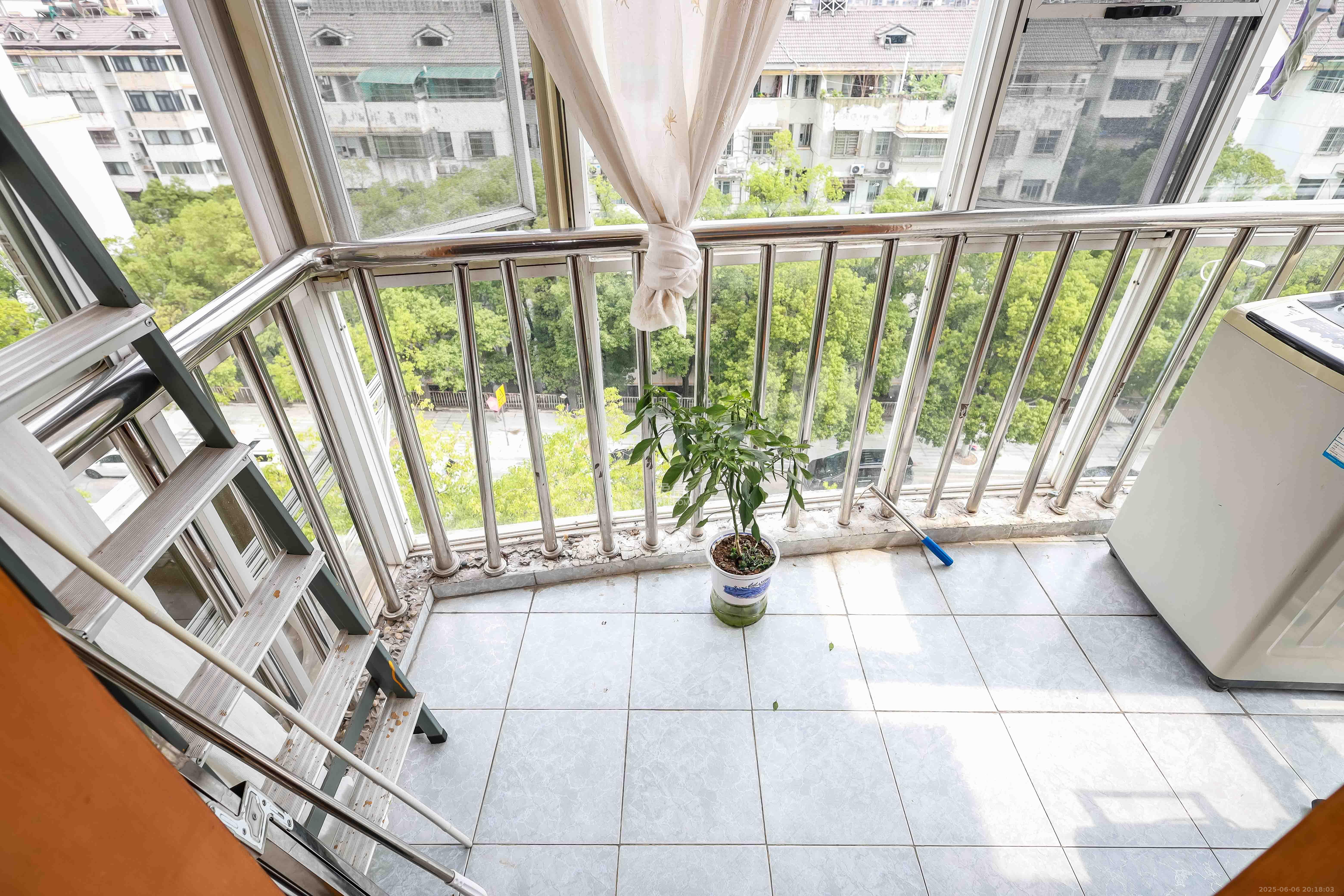 咸嘉新村西子园  2室2厅1卫    65.0万阳台