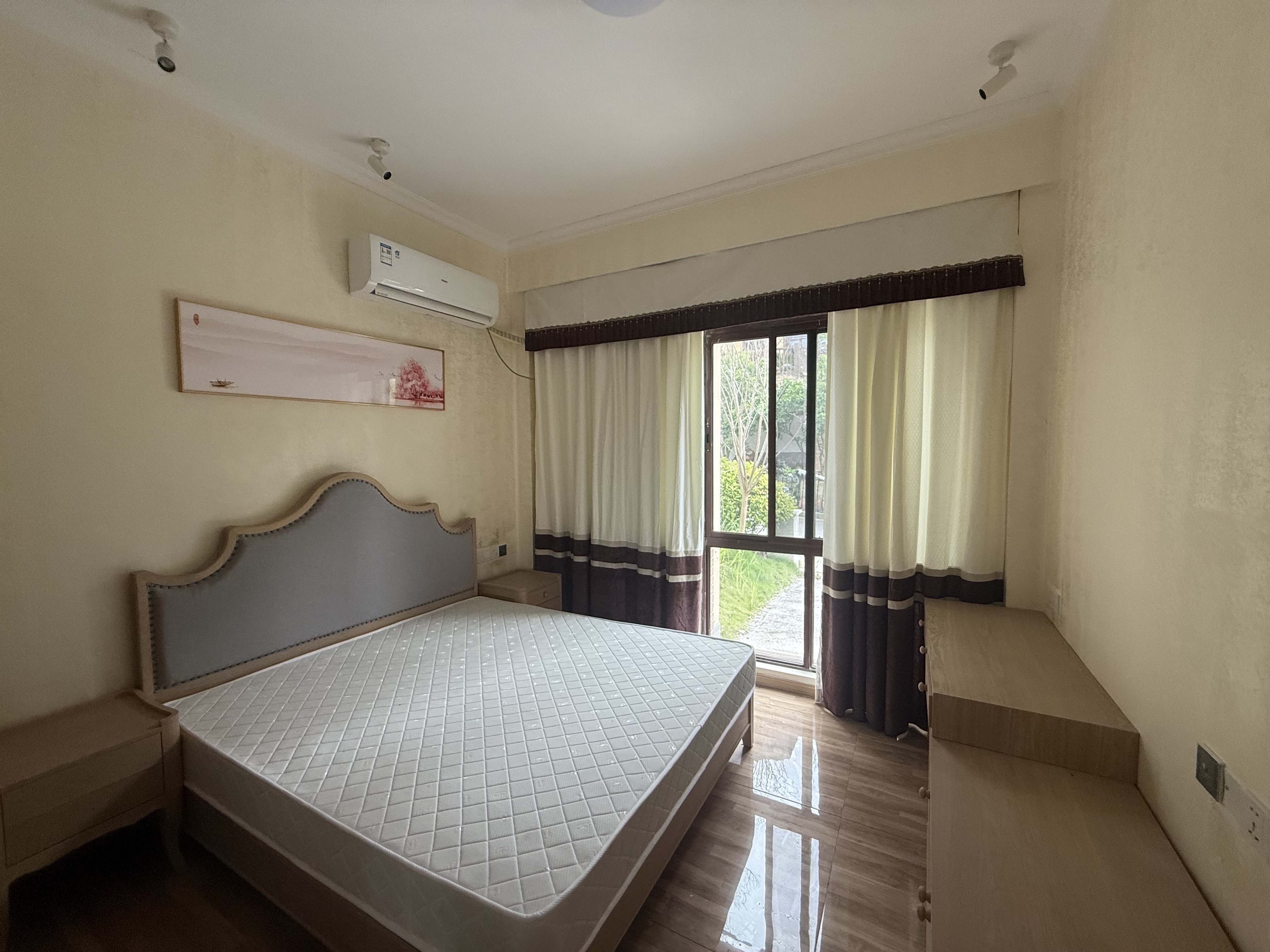 碧桂园  2室2厅2卫    95.8万 碧桂园  2室2厅2卫    95.8万客厅