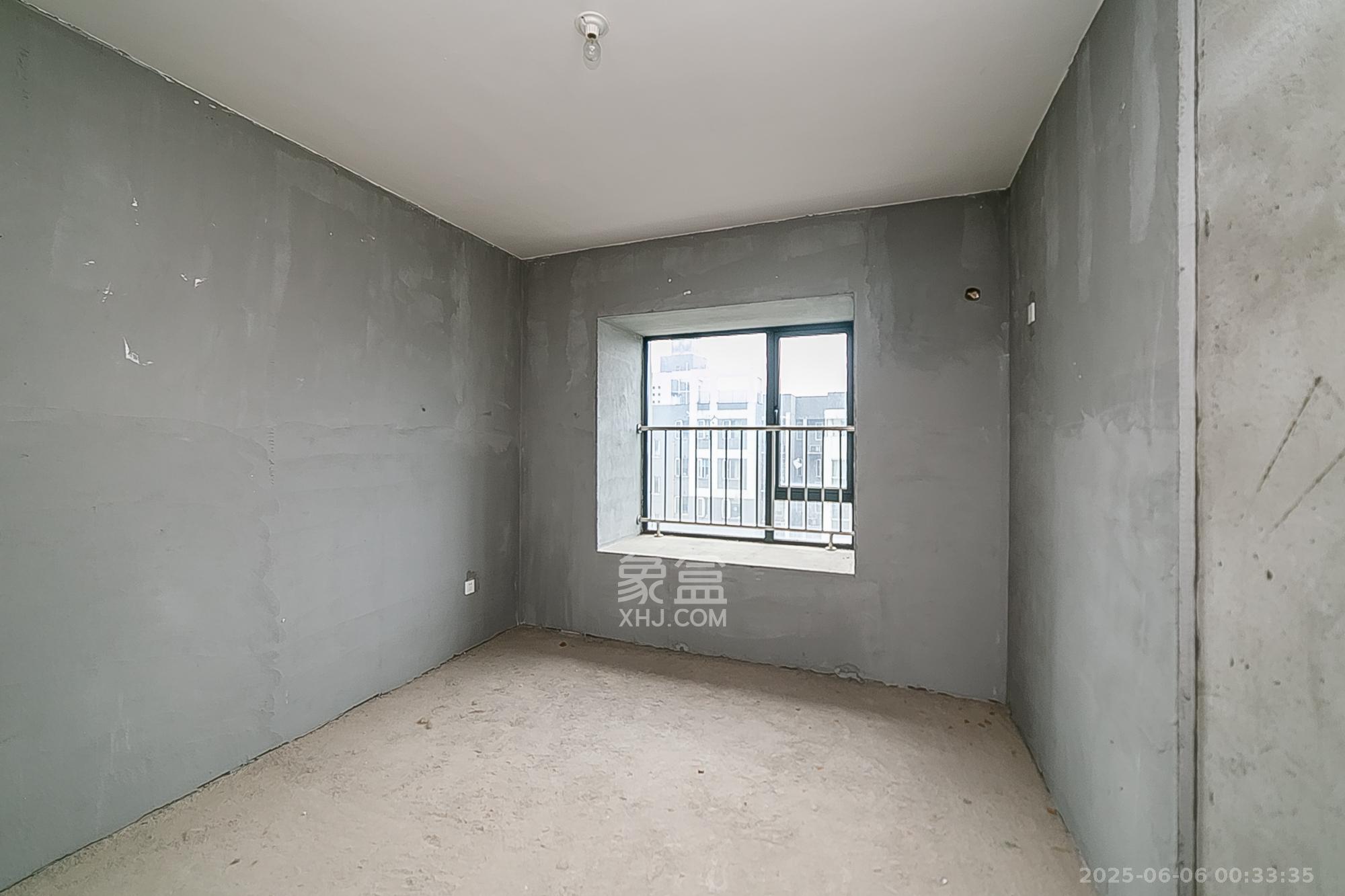 天鸿天府(天鸿中央大院) 4室2厅3卫 175.0万 天鸿天府(天鸿中央大院) 4室2厅3卫 175.0万卧室