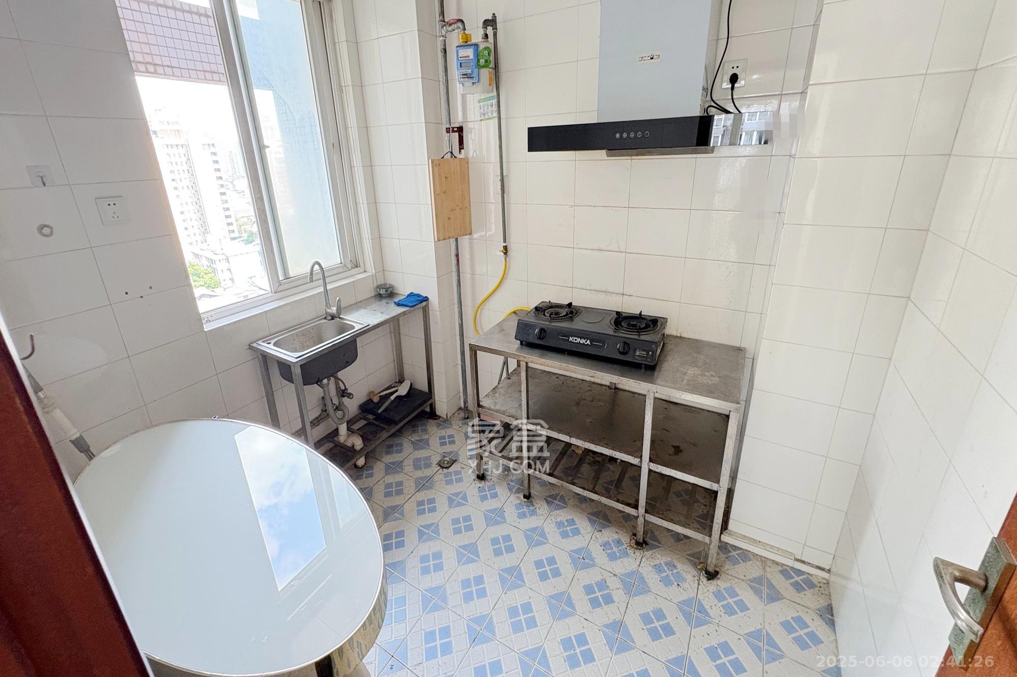 五一华府 4室2厅2卫 168.0万 五一华府 4室2厅2卫 168.0万厨房