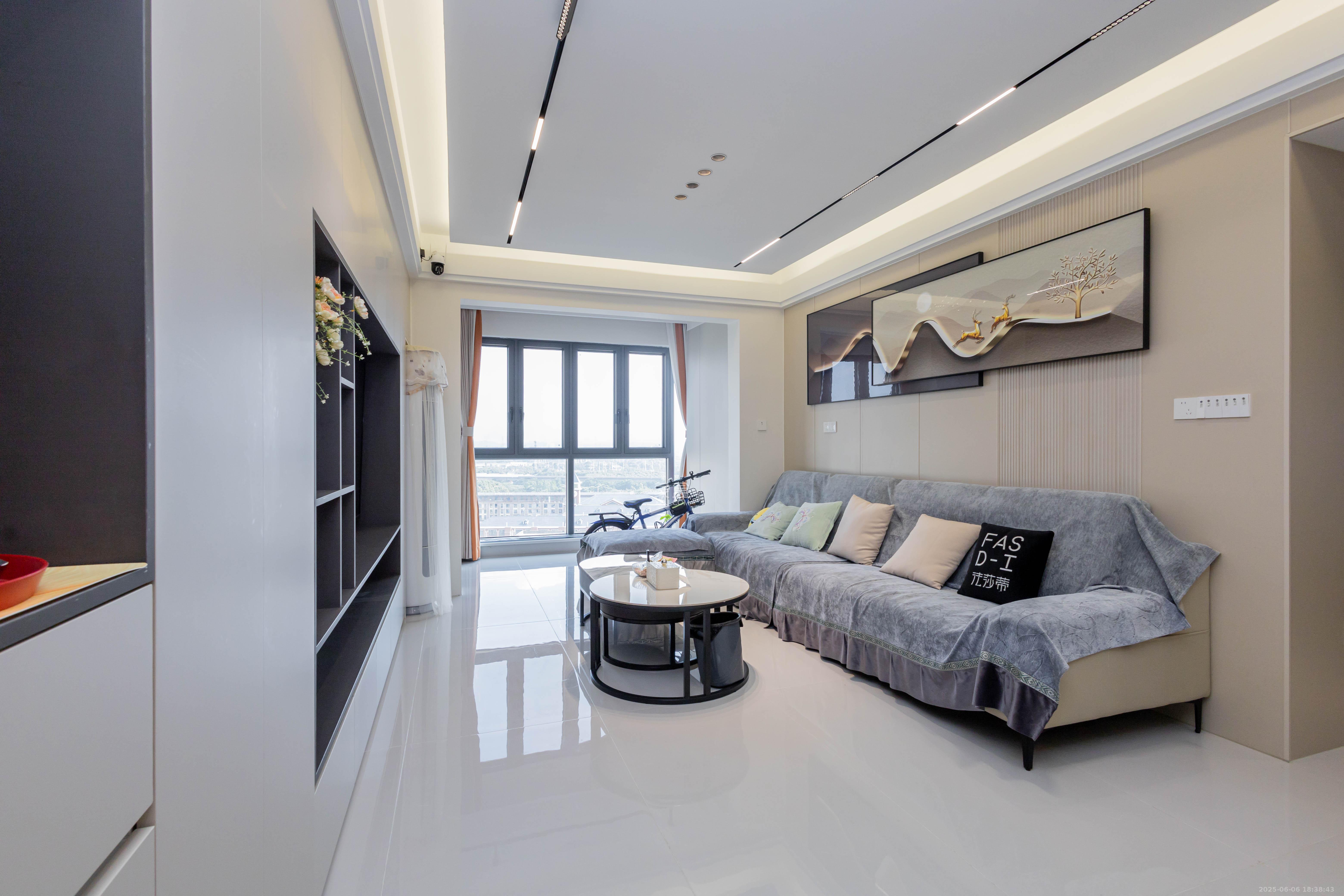 新城朗隽大都会 3室2厅2卫 85.8万 新城朗隽大都会 3室2厅2卫 85.8万客厅