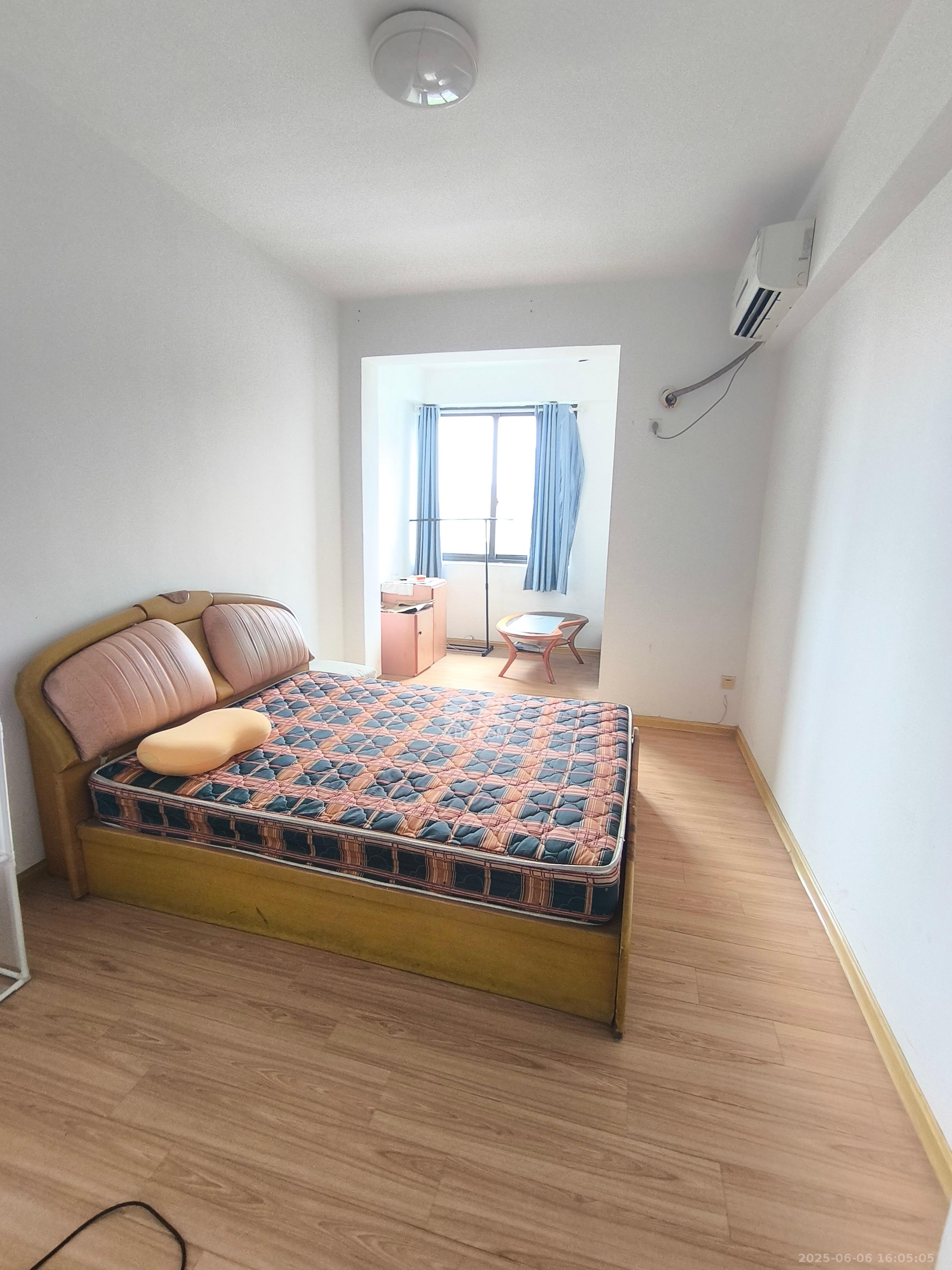 上庭苑  3室2厅2卫    2000.0元/月 上庭苑  3室2厅2卫    2000.0元/月室内图