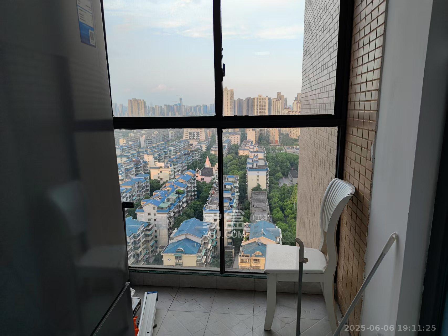 华城广场  2室2厅2卫   2800.00元/月室内图