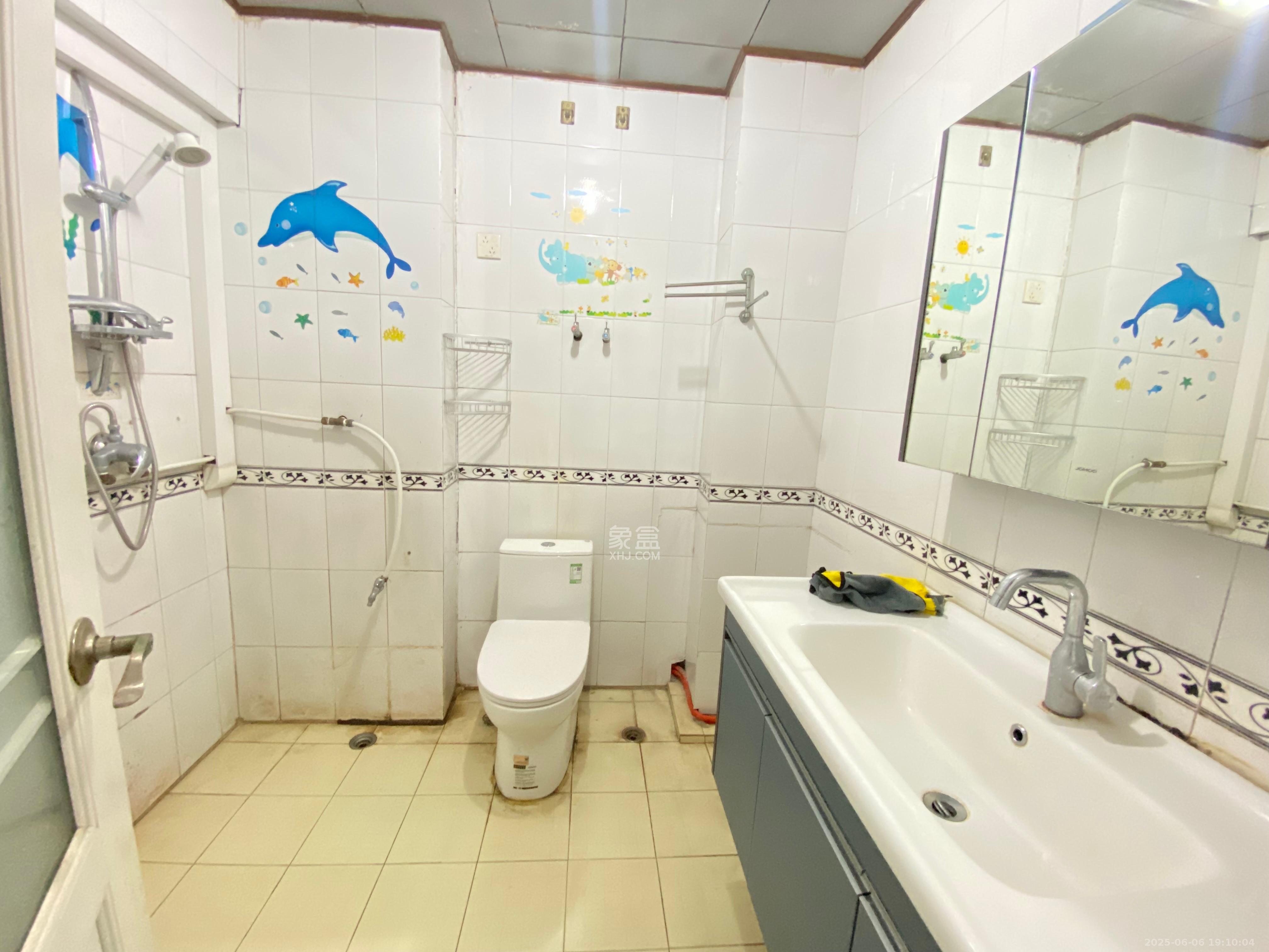 南湖嘉园  3室2厅2卫    2800.0元/月 南湖嘉园  3室2厅2卫    2800.0元/月室内图