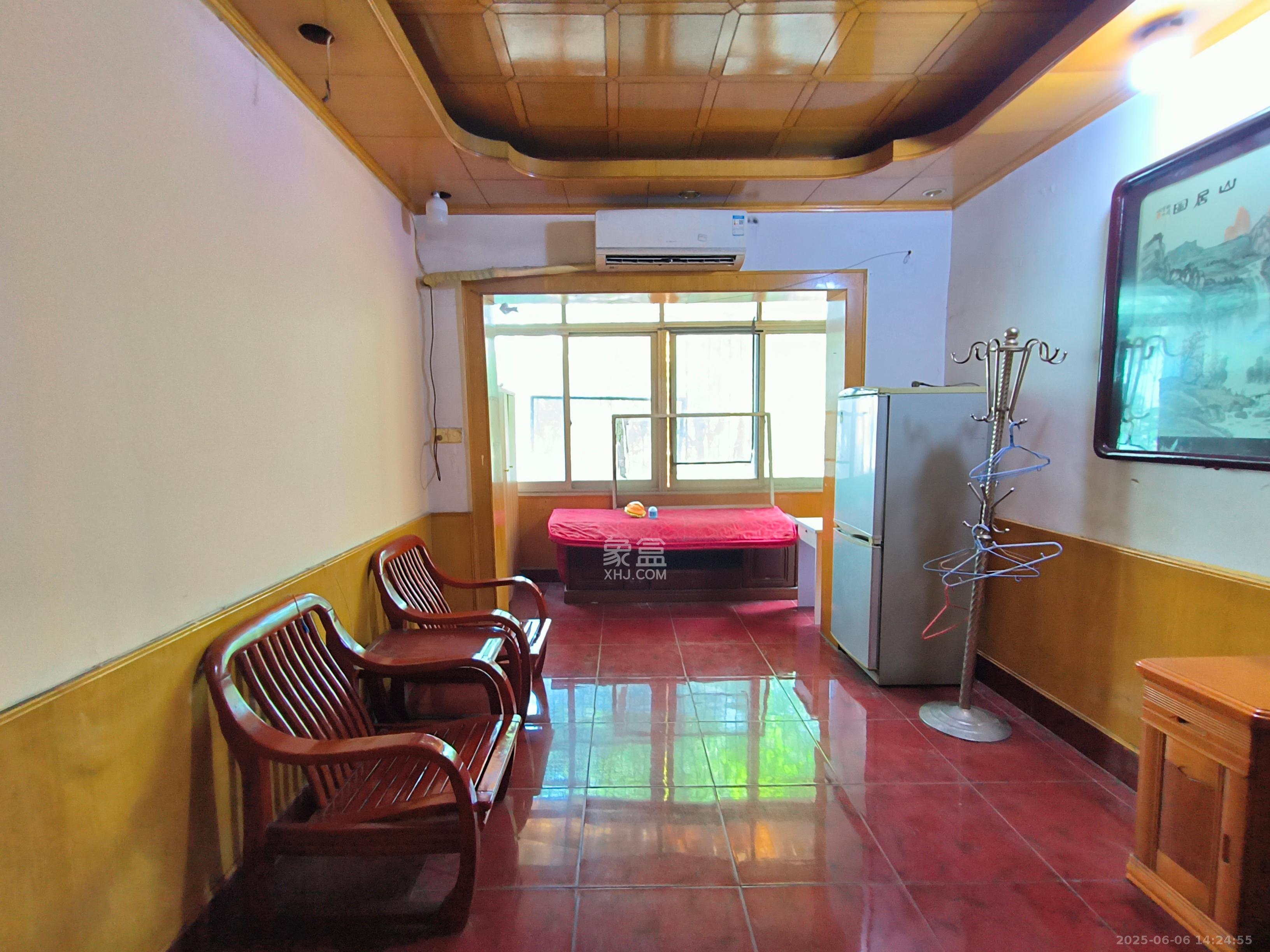 桐荫里社区  4室1厅2卫    2300.0元/月 桐荫里社区  4室1厅2卫    2300.0元/月