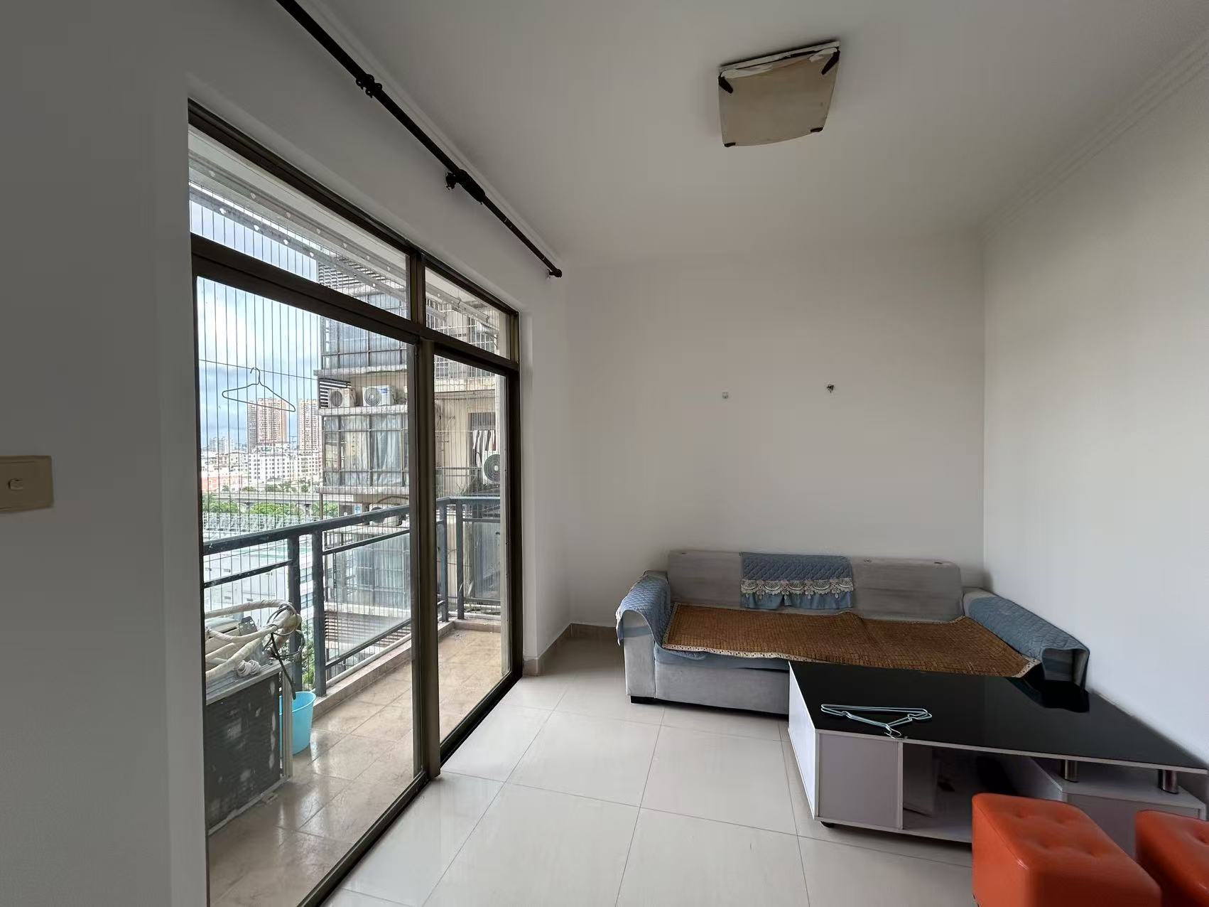 亚洲豪苑南区 2室1厅1卫 2400.0元/月 亚洲豪苑南区 2室1厅1卫 2400.0元/月室内图