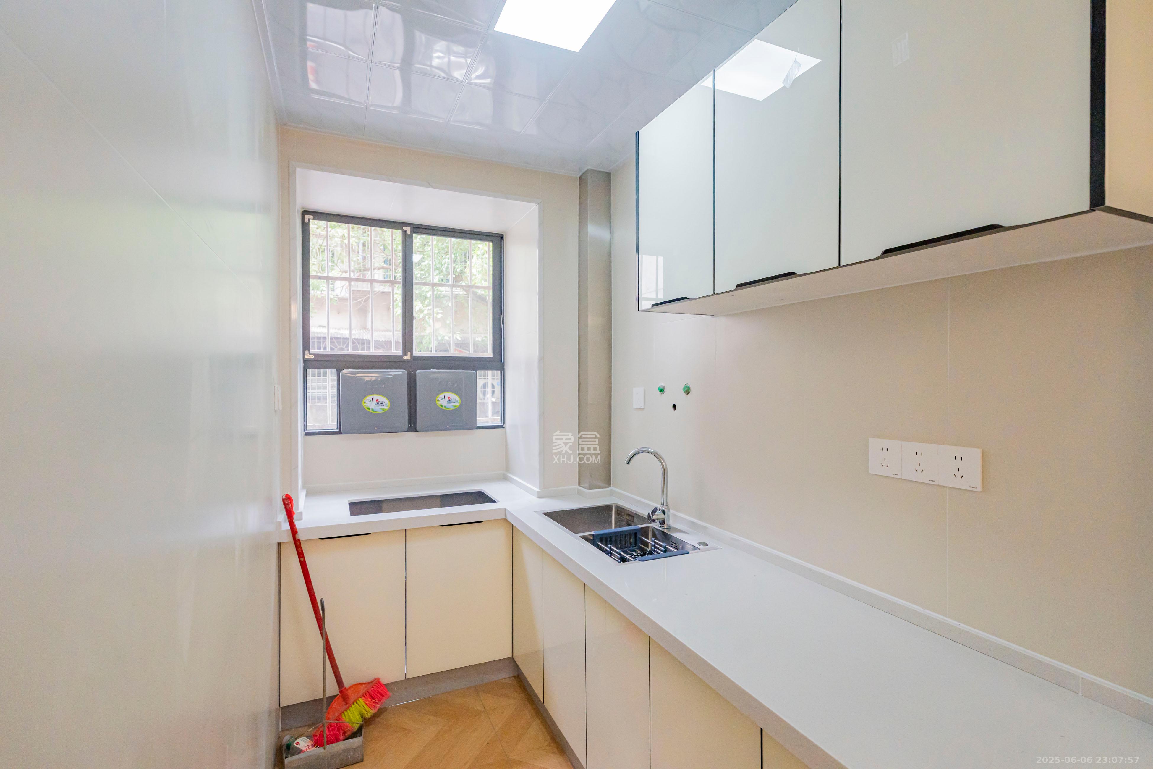 动力南苑 3室1厅1卫 58.0万 动力南苑 3室1厅1卫 58.0万厨房