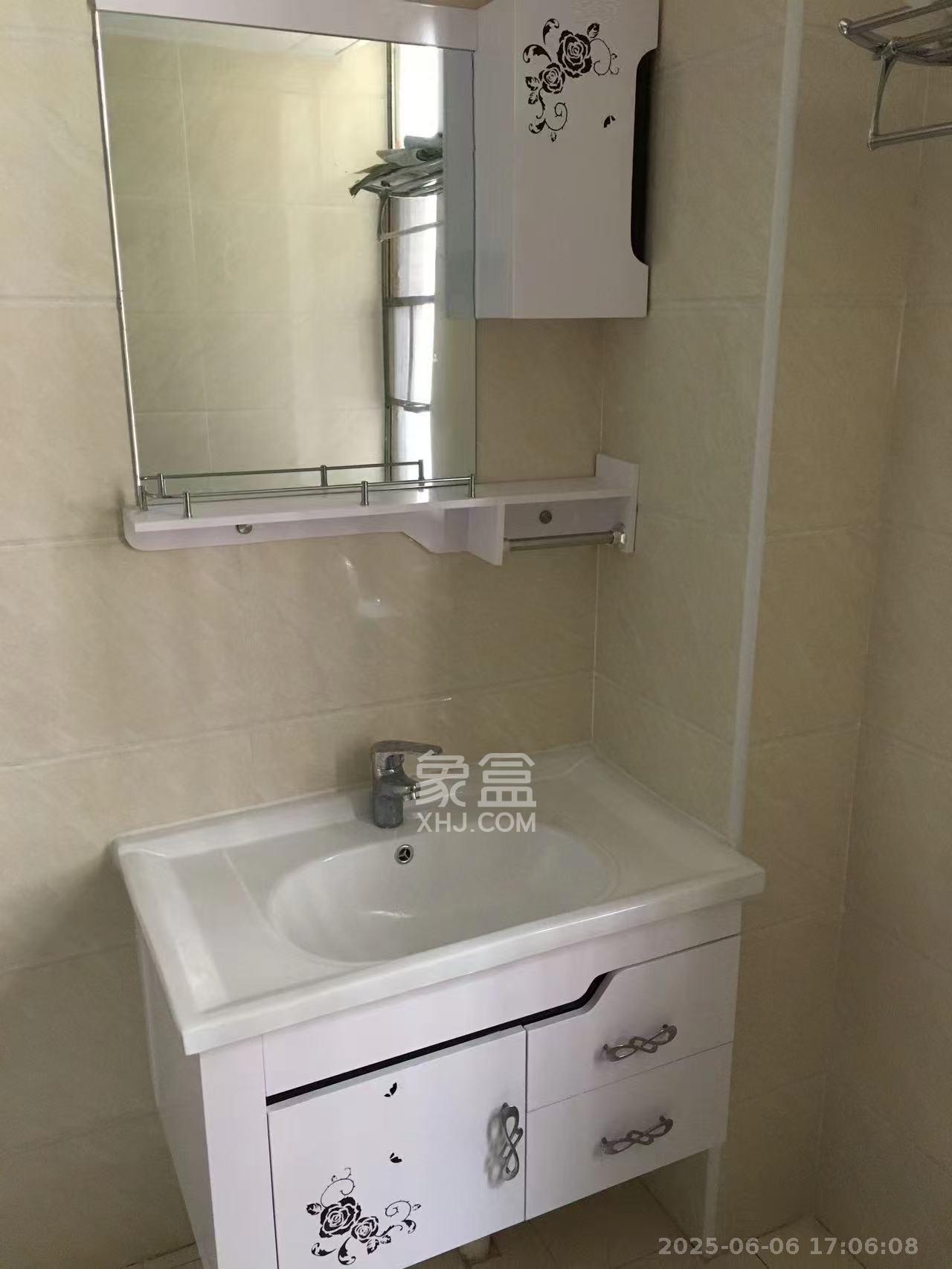 江山帝景雅典  3室2厅2卫   2700.00元/月室内图