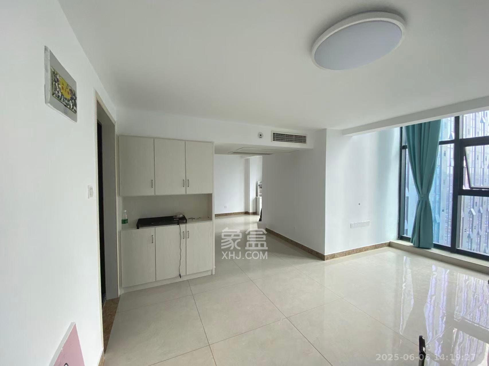 东盈商业广场(华泉城市广场)  2室1厅1卫    3200.0元/月 东盈商业广场(华泉城市广场)  2室1厅1卫    3200.0元/月