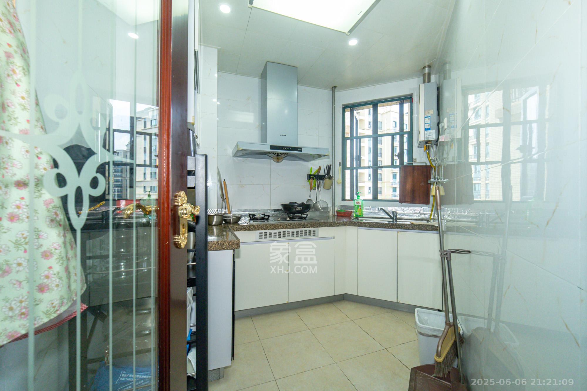 恒大翡翠华庭  2室2厅1卫    60.0万厨房