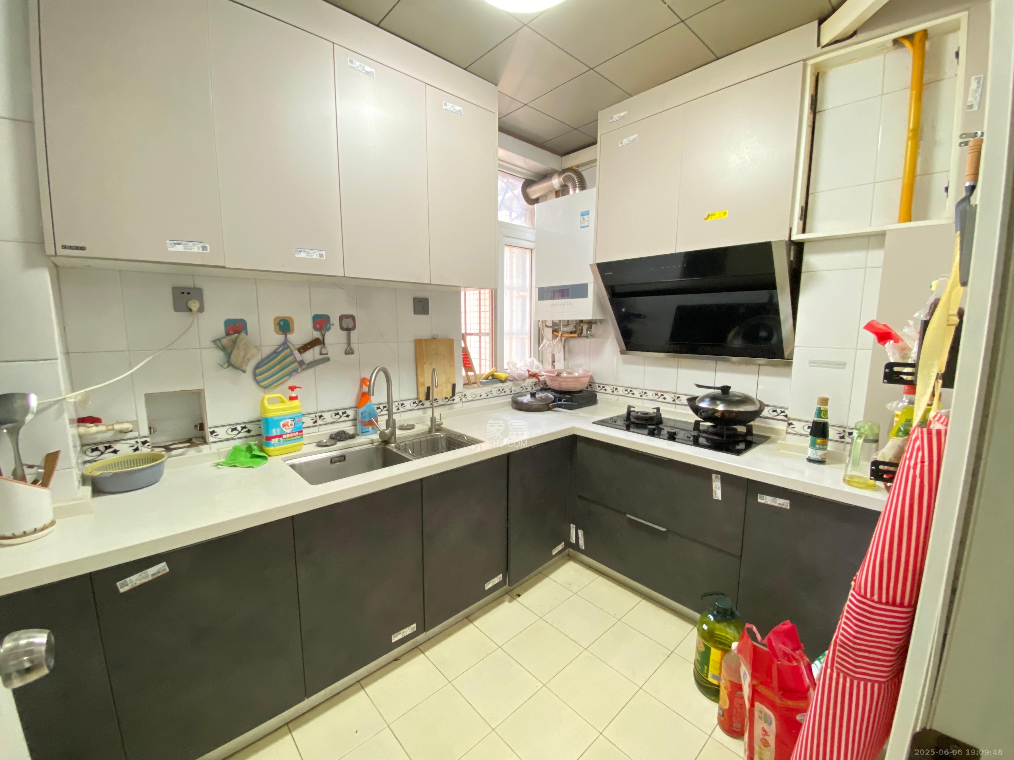 南湖嘉园  3室2厅2卫    2800.0元/月室内图