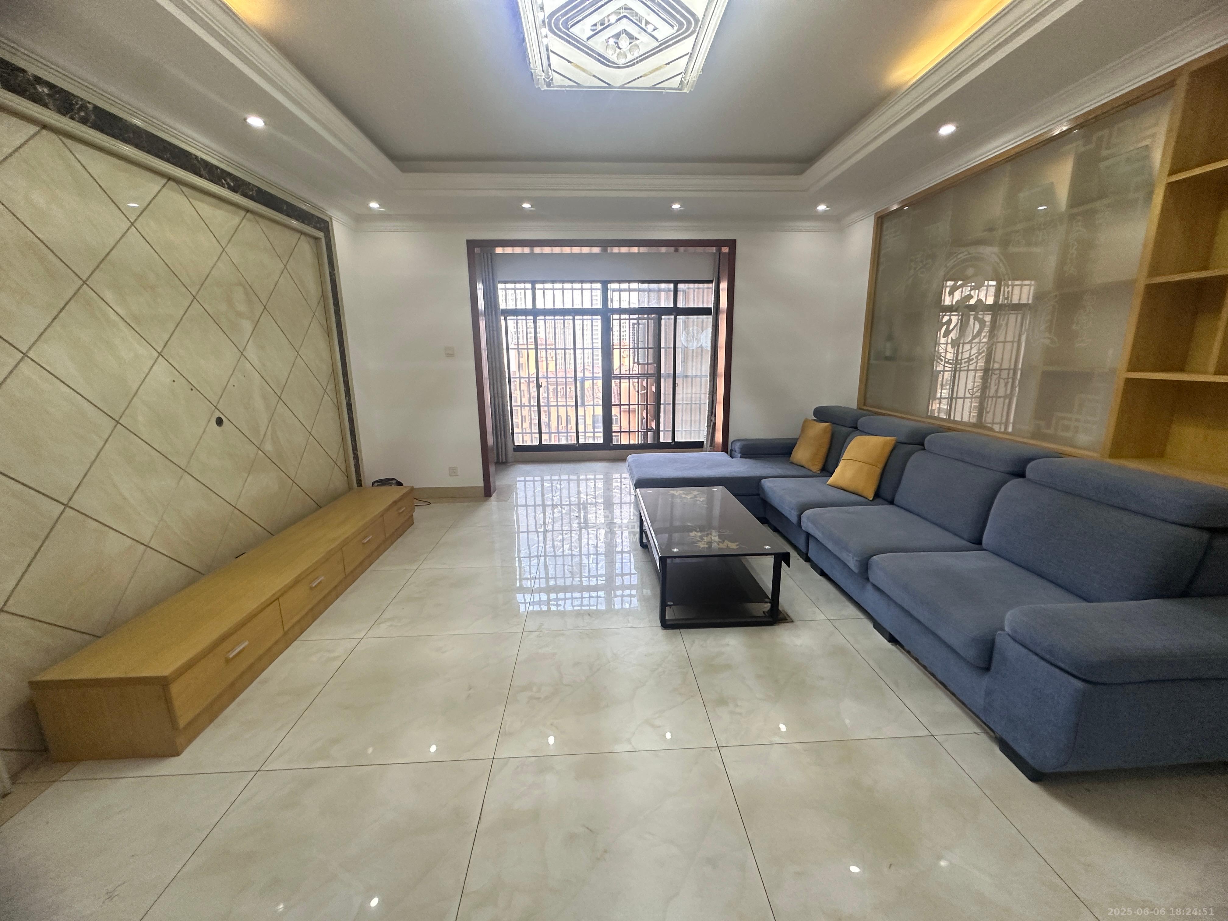 金侨城 3室2厅2卫 1500.0元/月 金侨城 3室2厅2卫 1500.0元/月室内图