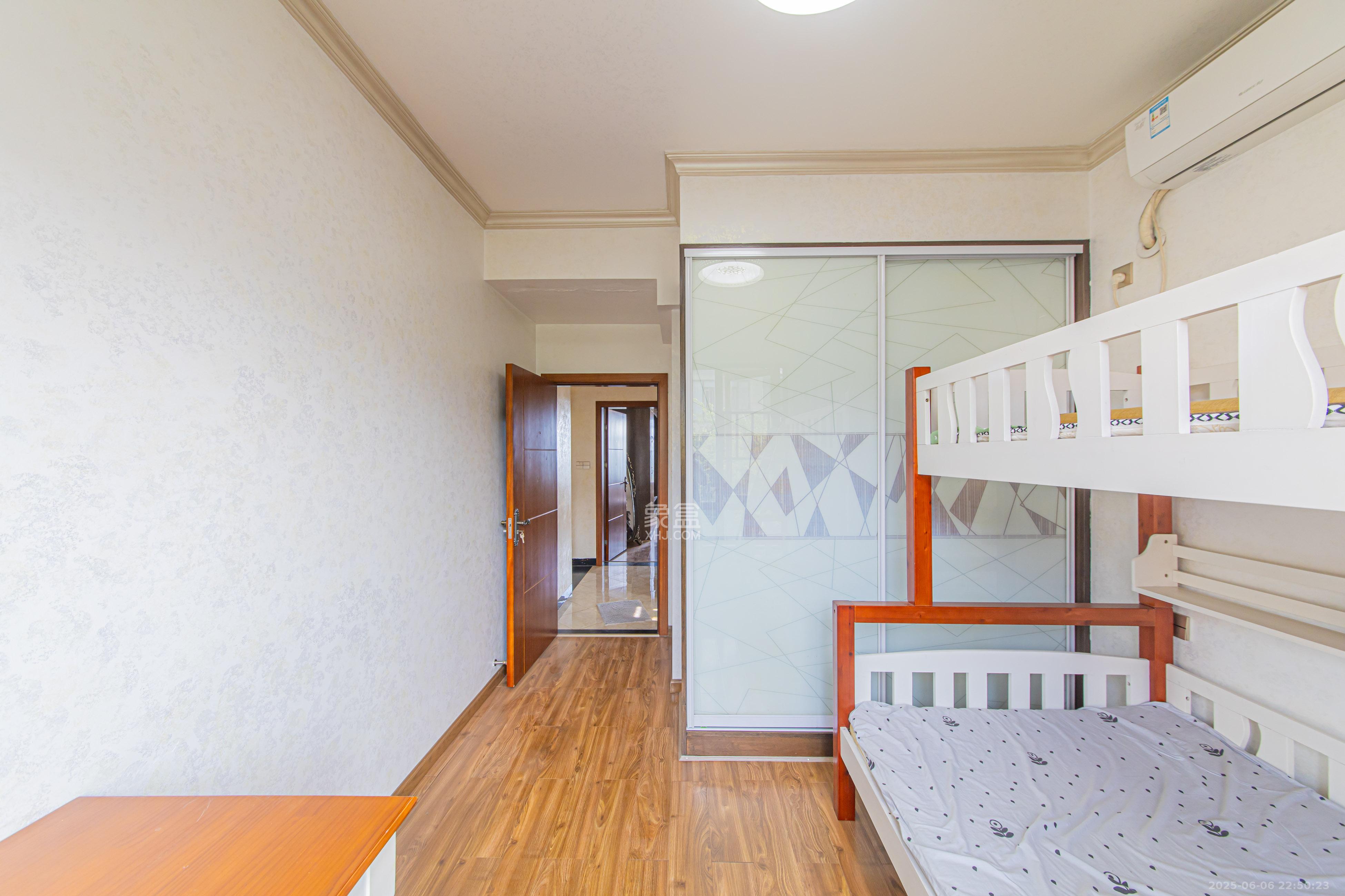 北辰中央公园A区 3室2厅2卫 165.0万 北辰中央公园A区 3室2厅2卫 165.0万卧室