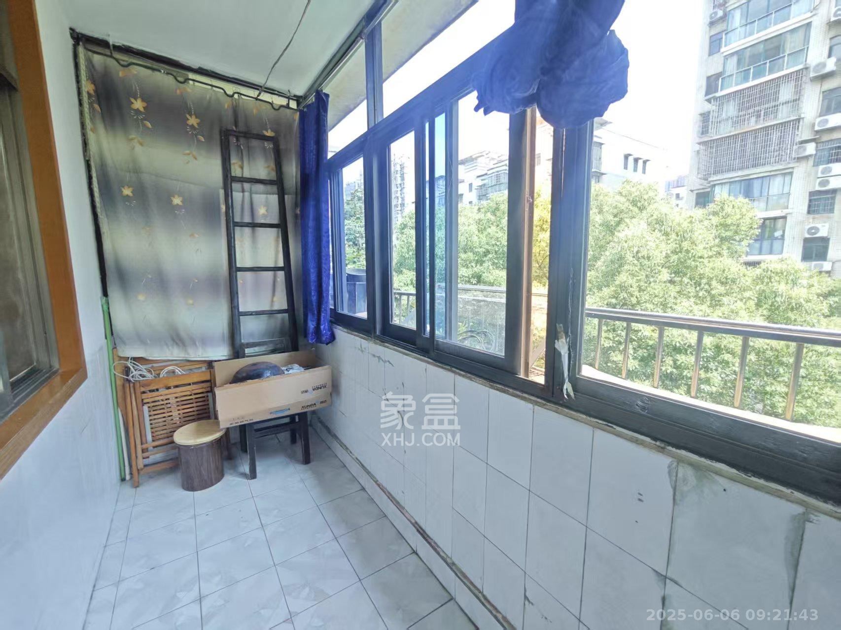 南湖路水工机械厂宿舍 2室1厅1卫 1300.0元/月 南湖路水工机械厂宿舍 2室1厅1卫 1300.0元/月室内图